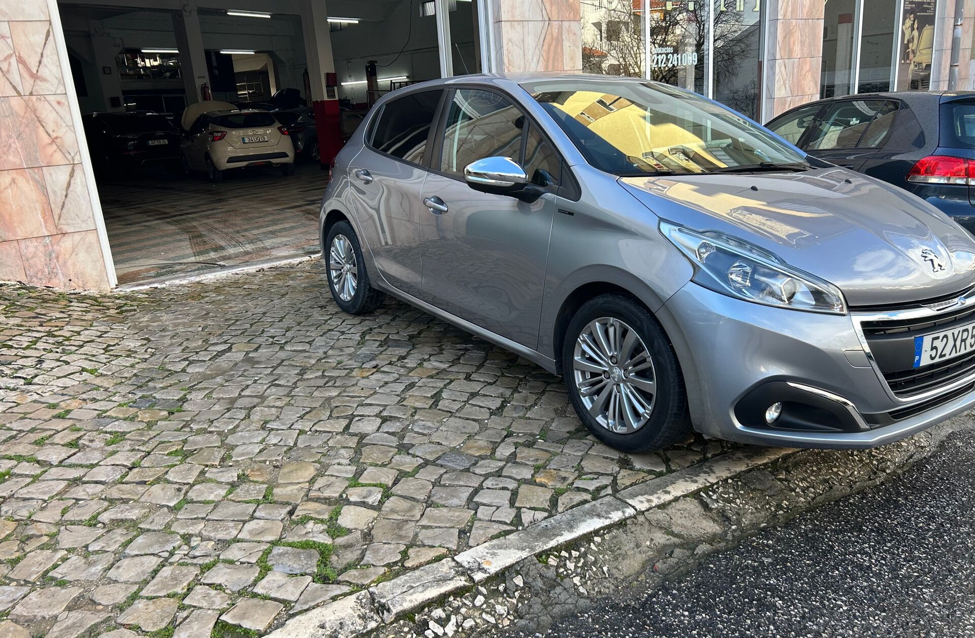 PEUGEOT 208 1.2 PureTech Signature