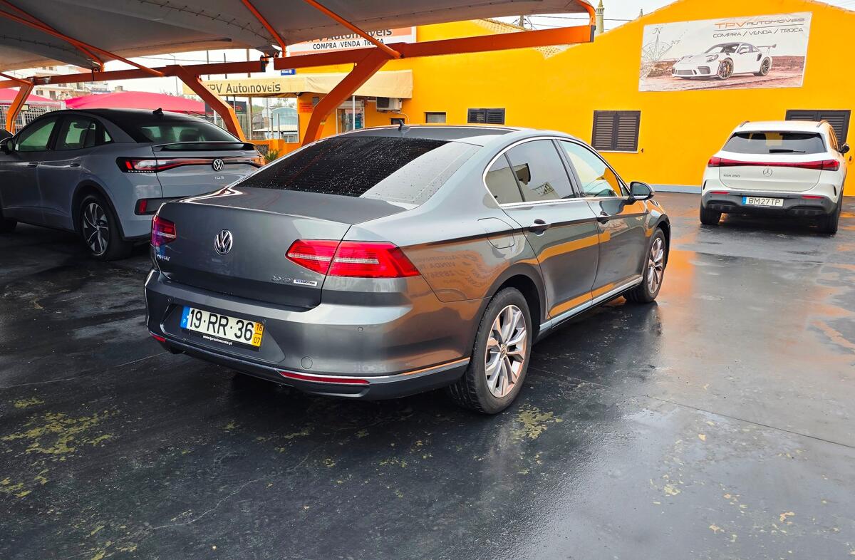 VOLKSWAGEN Passat 2.0 TDi Highline