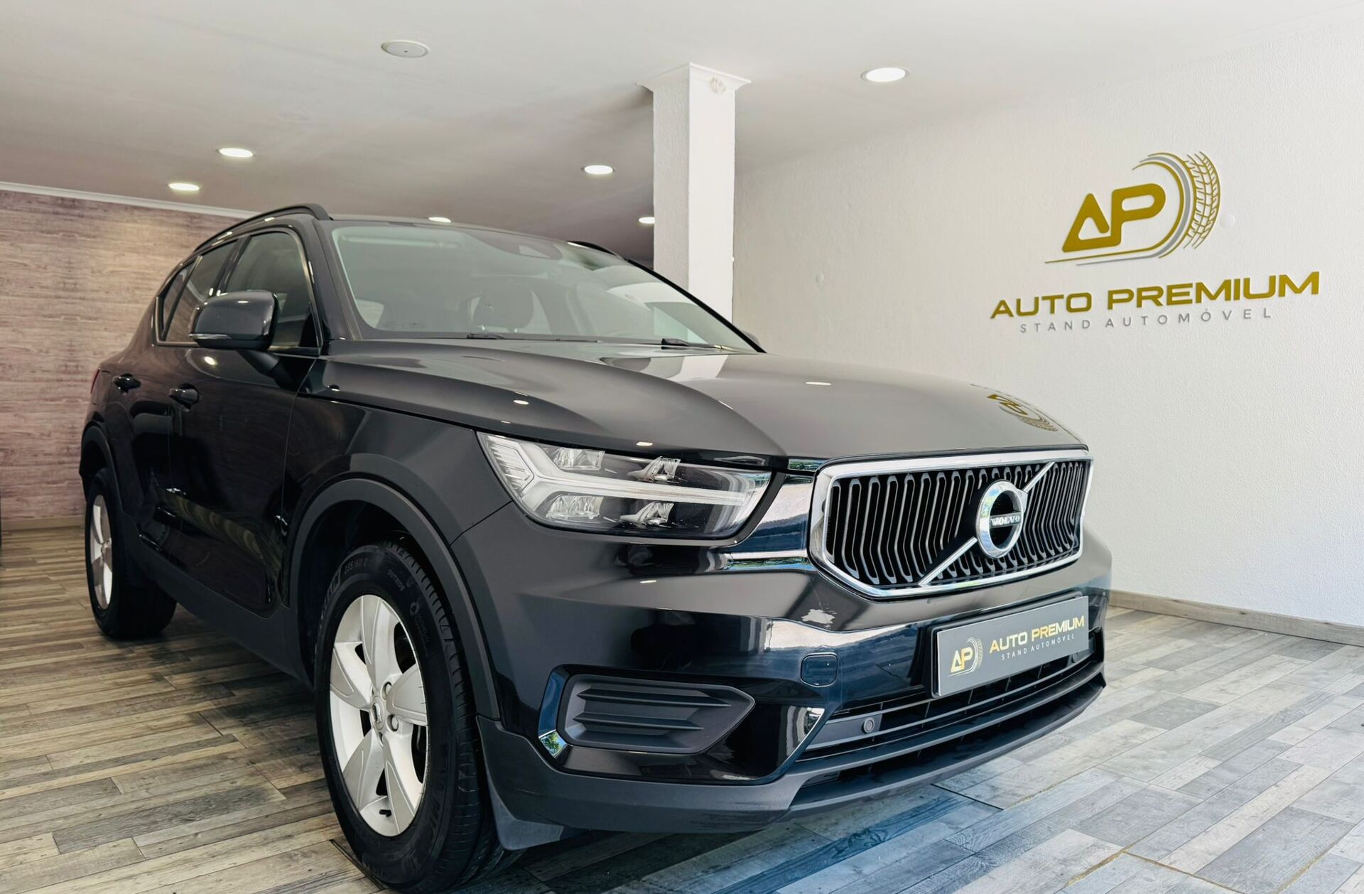 VOLVO XC40 1.5 T2 Momentum Core