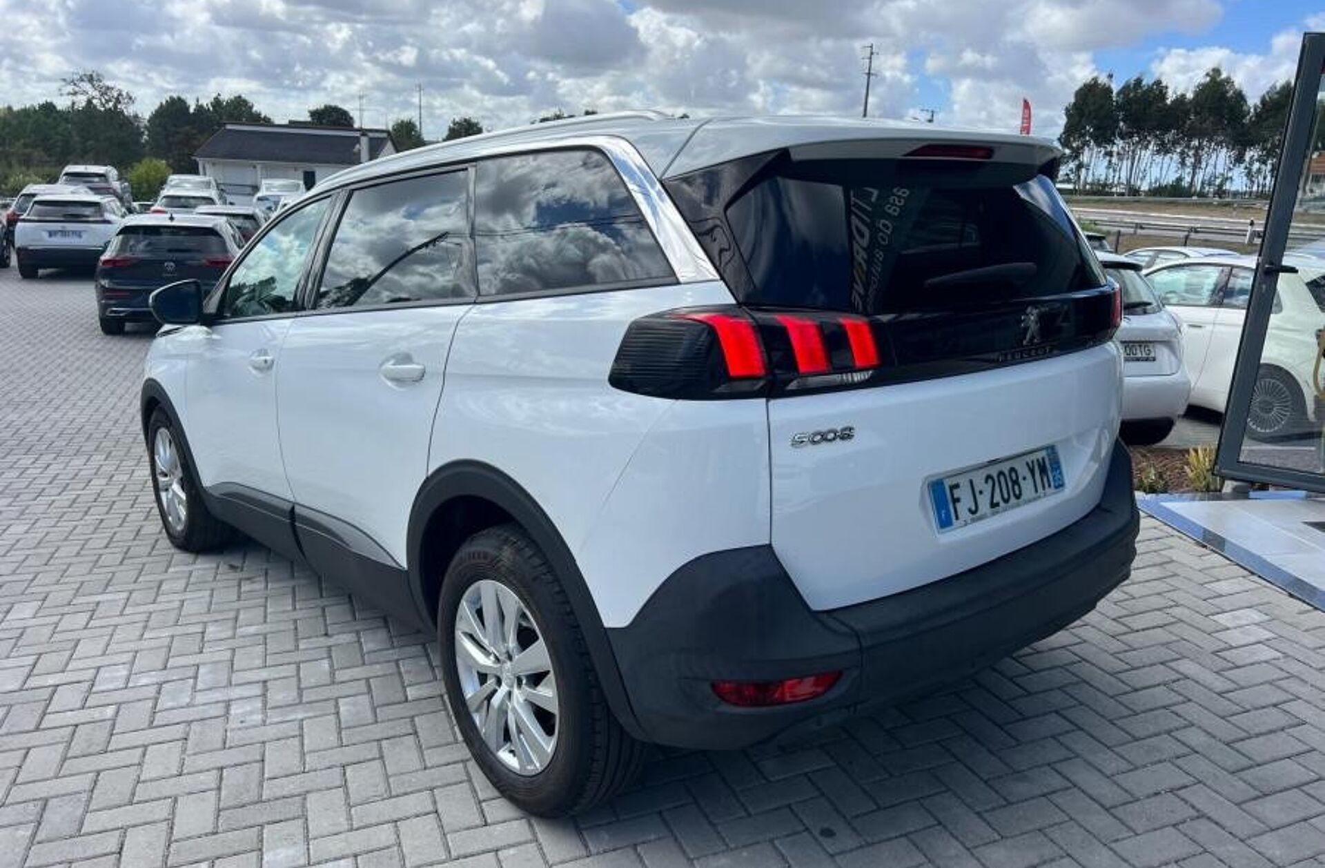 PEUGEOT 5008 1.5 BlueHDi Allure EAT8