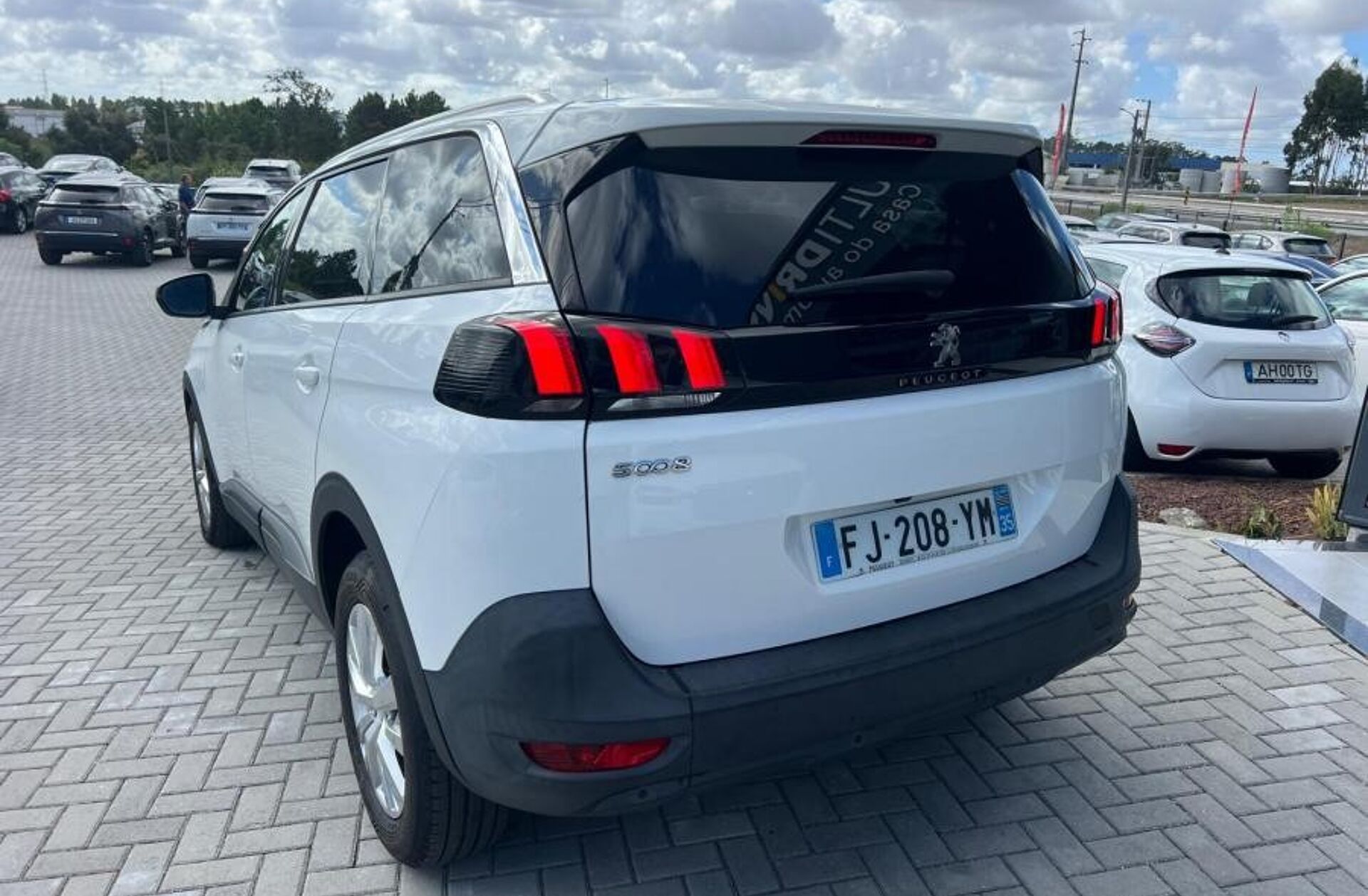 PEUGEOT 5008 1.5 BlueHDi Allure EAT8