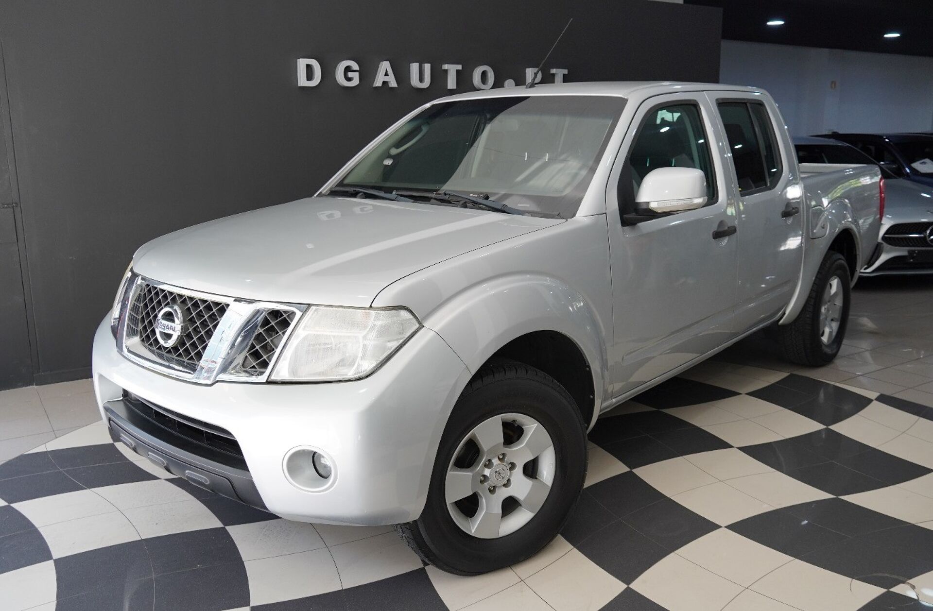 NISSAN Navara 2.5 dCi CD LE Hi-Tech 4WD