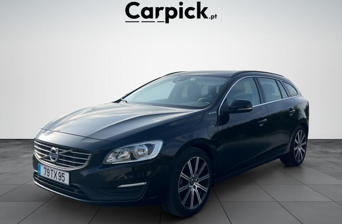 VOLVO V60 2.4 D6 Momentum AWD Phev