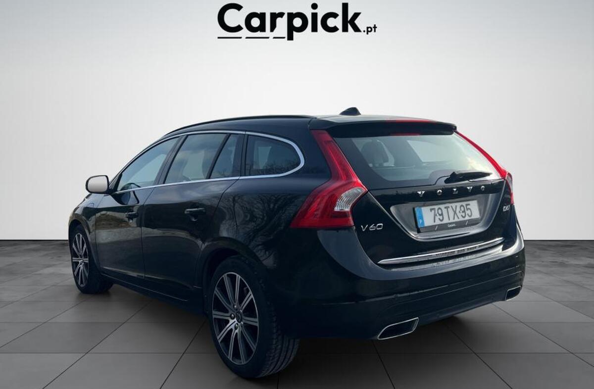 VOLVO V60 2.4 D6 Momentum AWD Phev