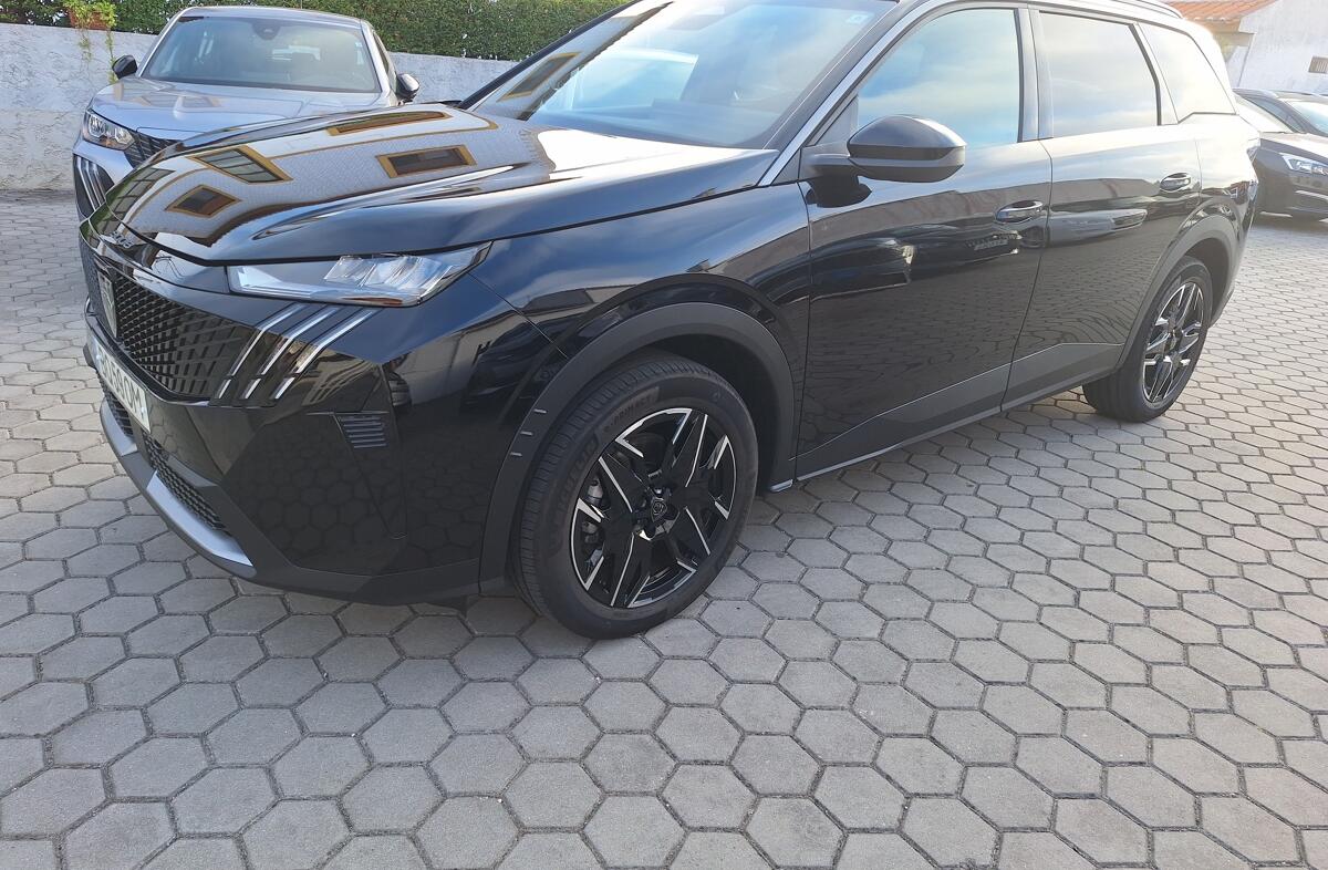 PEUGEOT 5008 1.2 Hybrid Allure e-DCS6