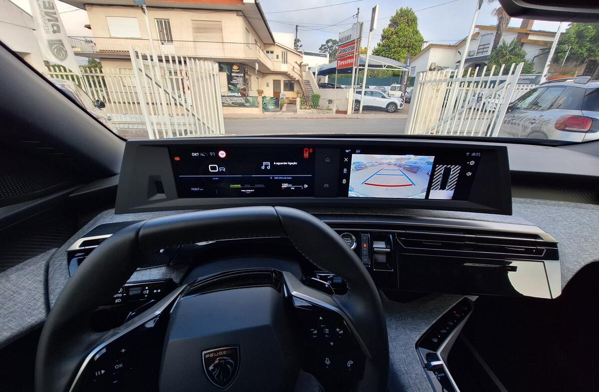 PEUGEOT 5008 1.2 Hybrid Allure e-DCS6