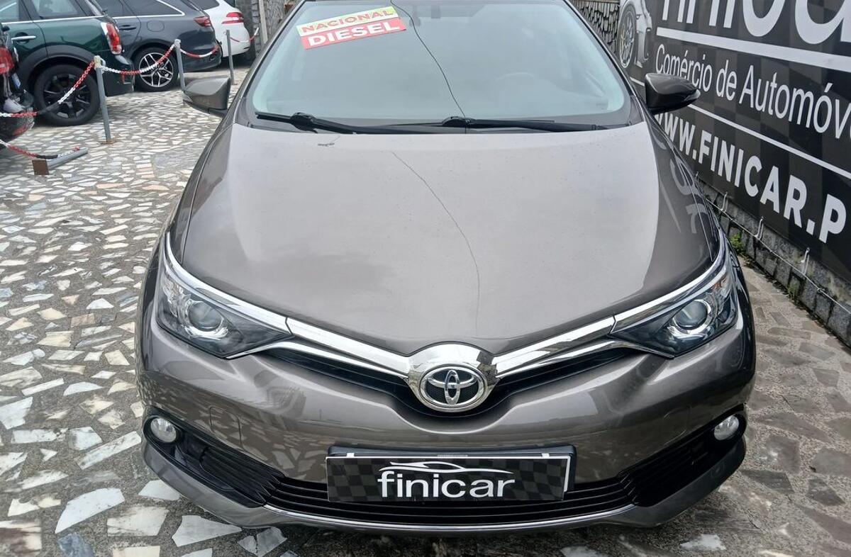 TOYOTA Auris 1.6 D-4D Exclusive+Navi