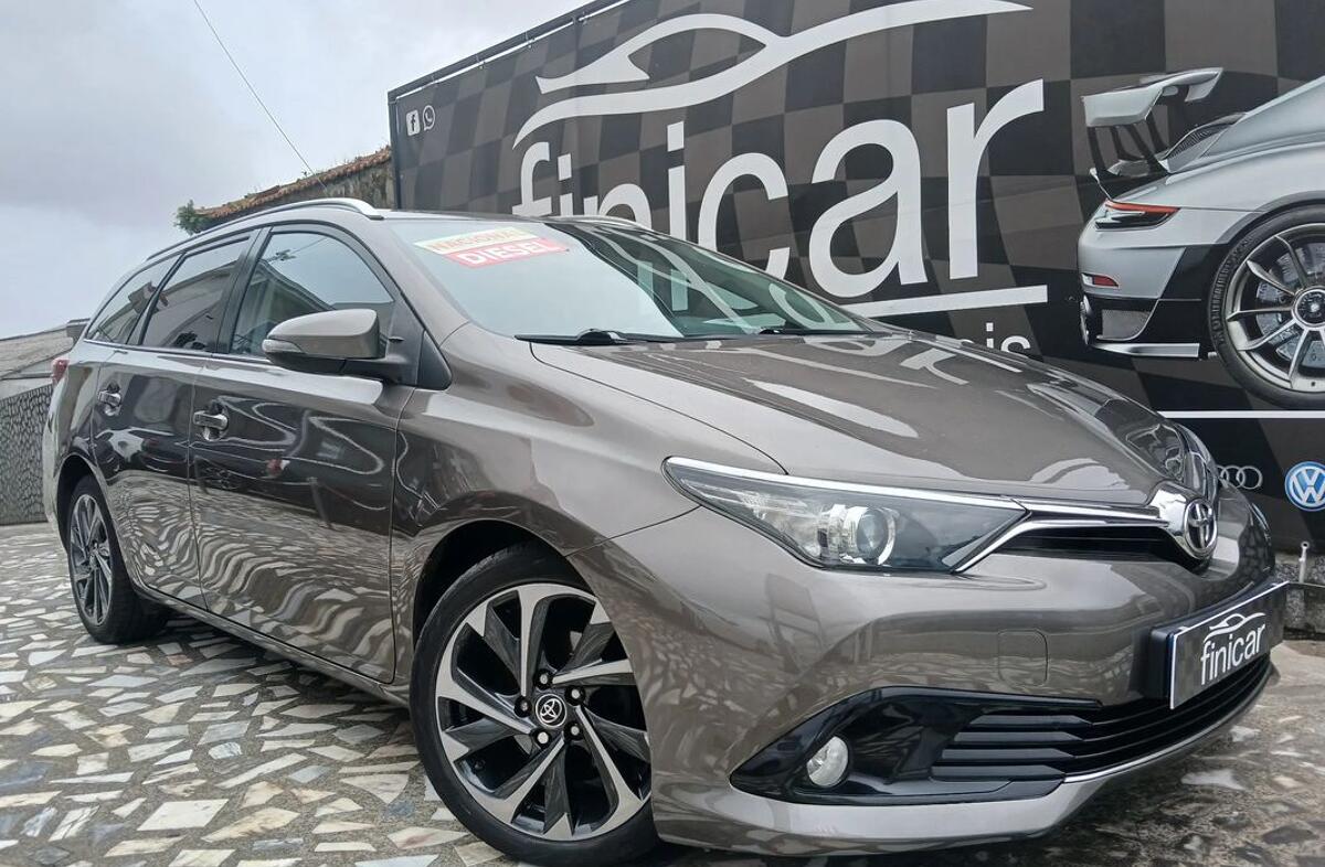 TOYOTA Auris 1.6 D-4D Exclusive+Navi