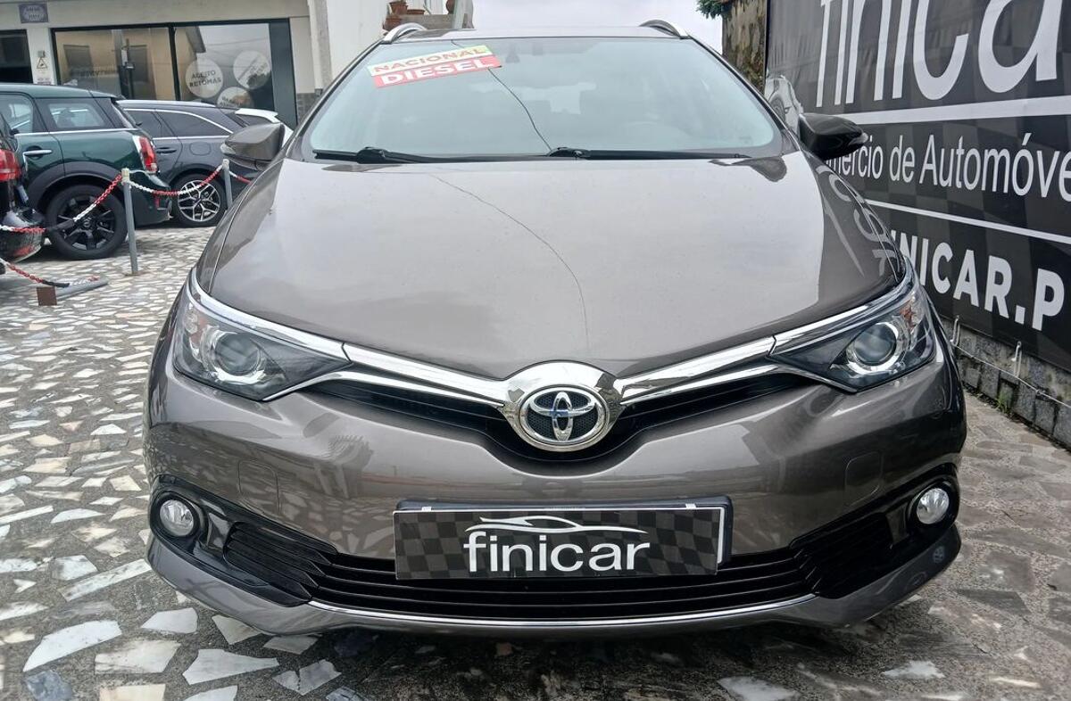 TOYOTA Auris 1.6 D-4D Exclusive+Navi
