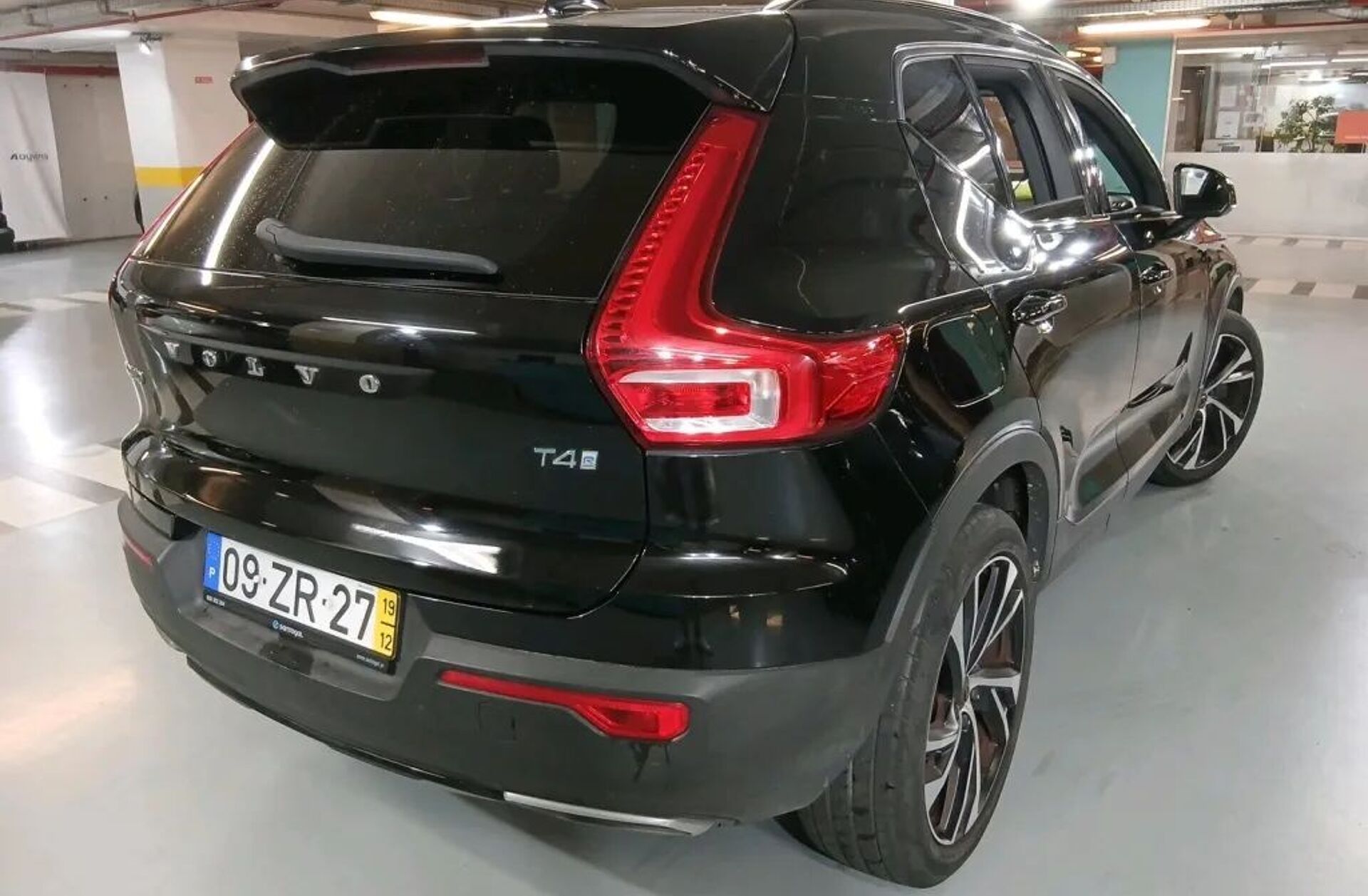 VOLVO XC40 2.0 T4 R-Design