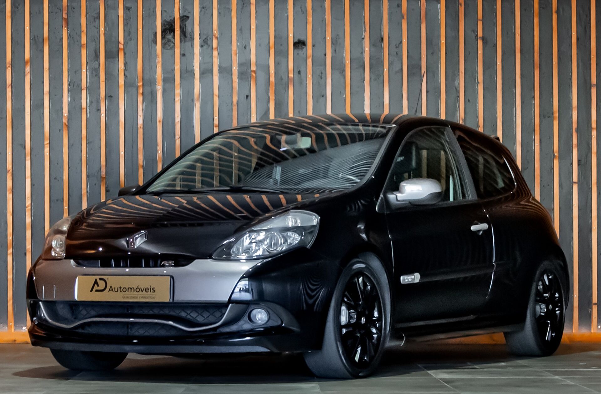 RENAULT Clio 2.0 16V RS