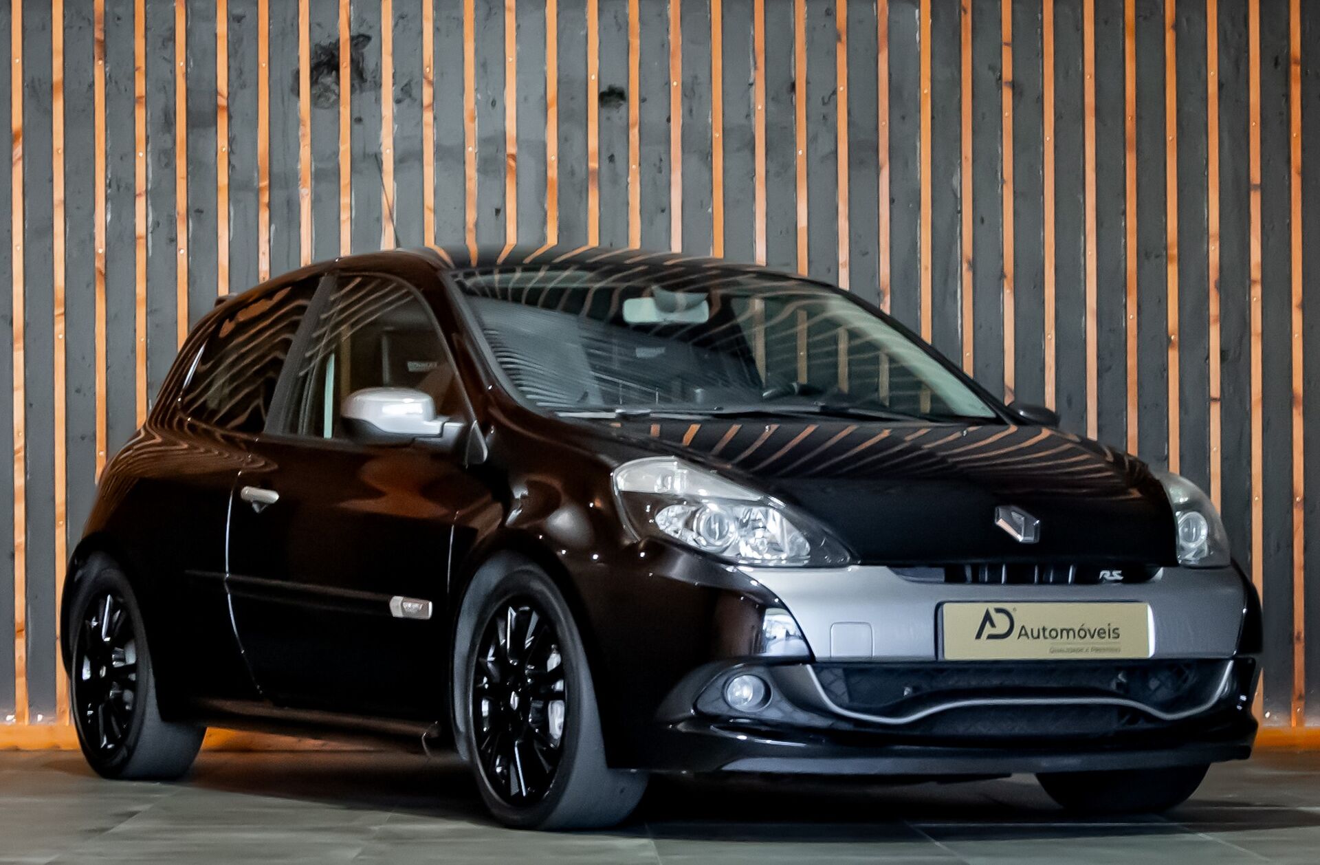 RENAULT Clio 2.0 16V RS