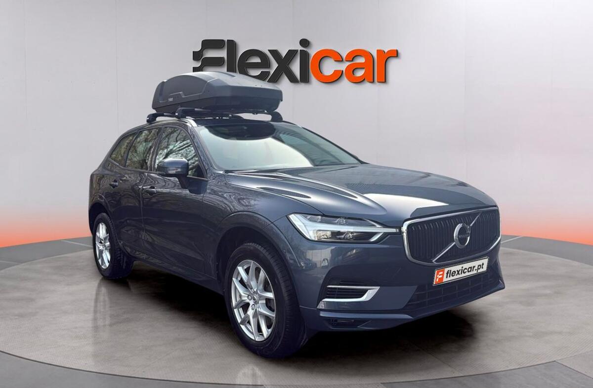 VOLVO XC60 2.0 T8 PHEV Momentum AWD