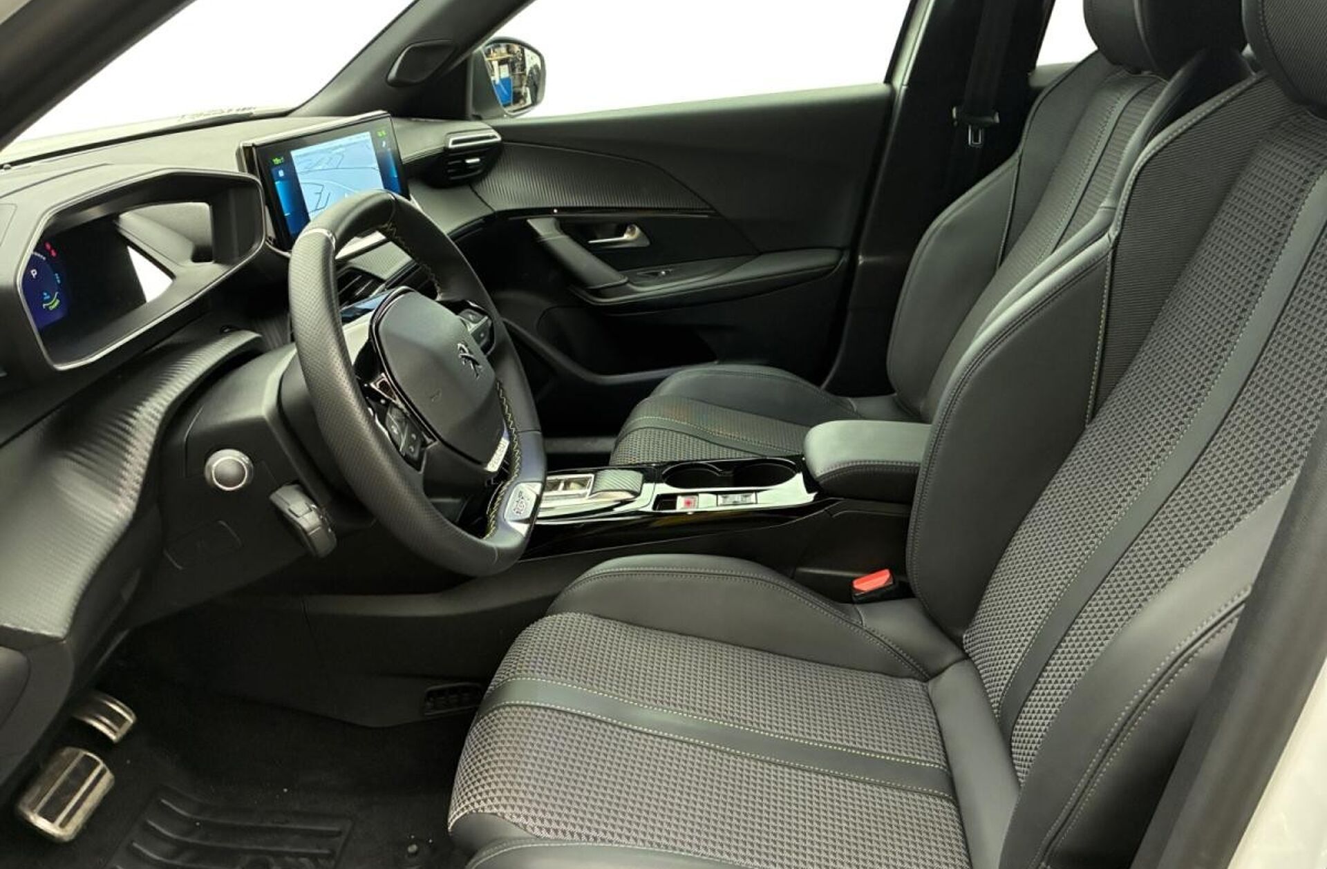 PEUGEOT 2008 e- 50 kWh GT