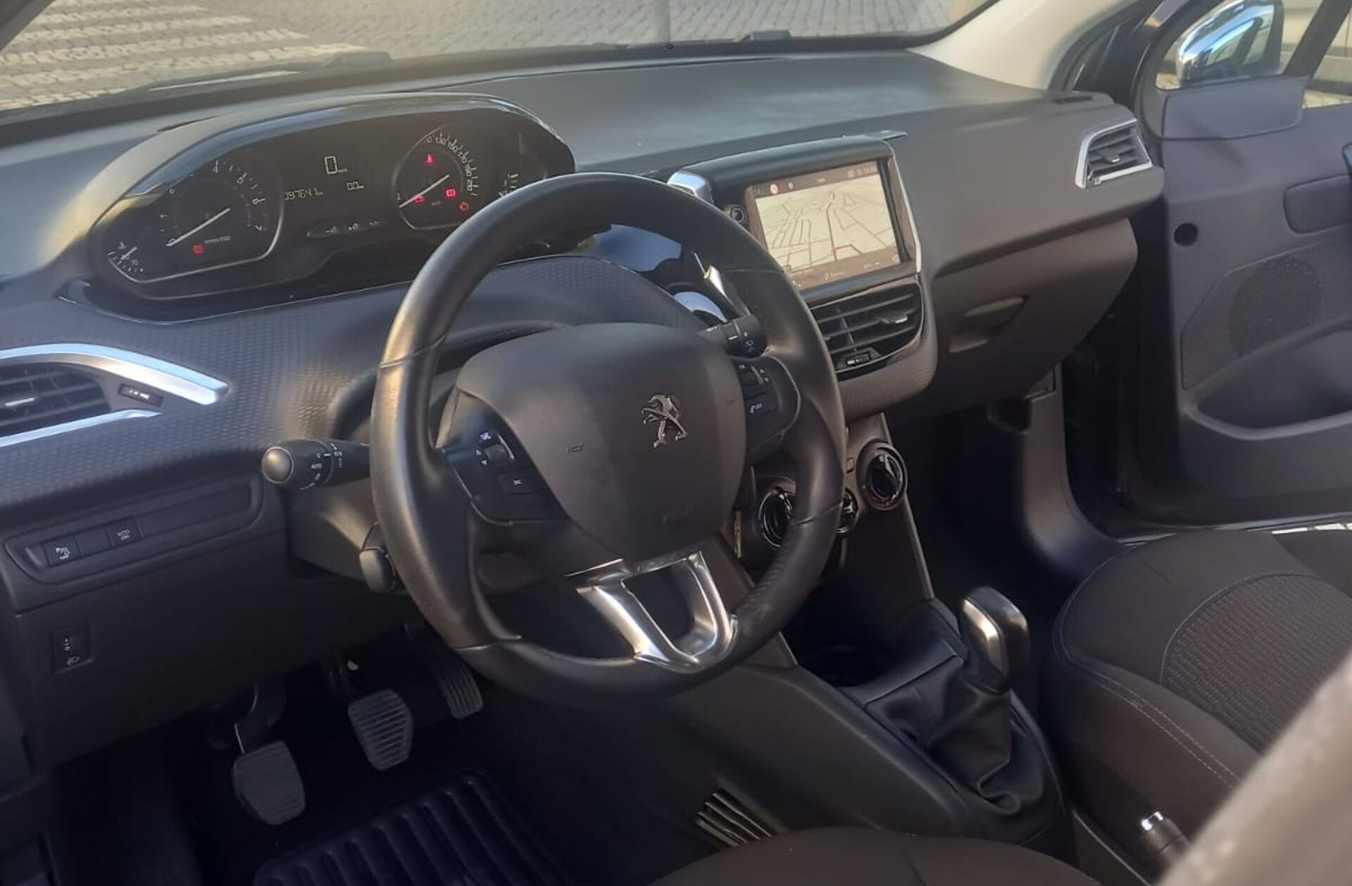 PEUGEOT 208 1.2 PureTech Signature