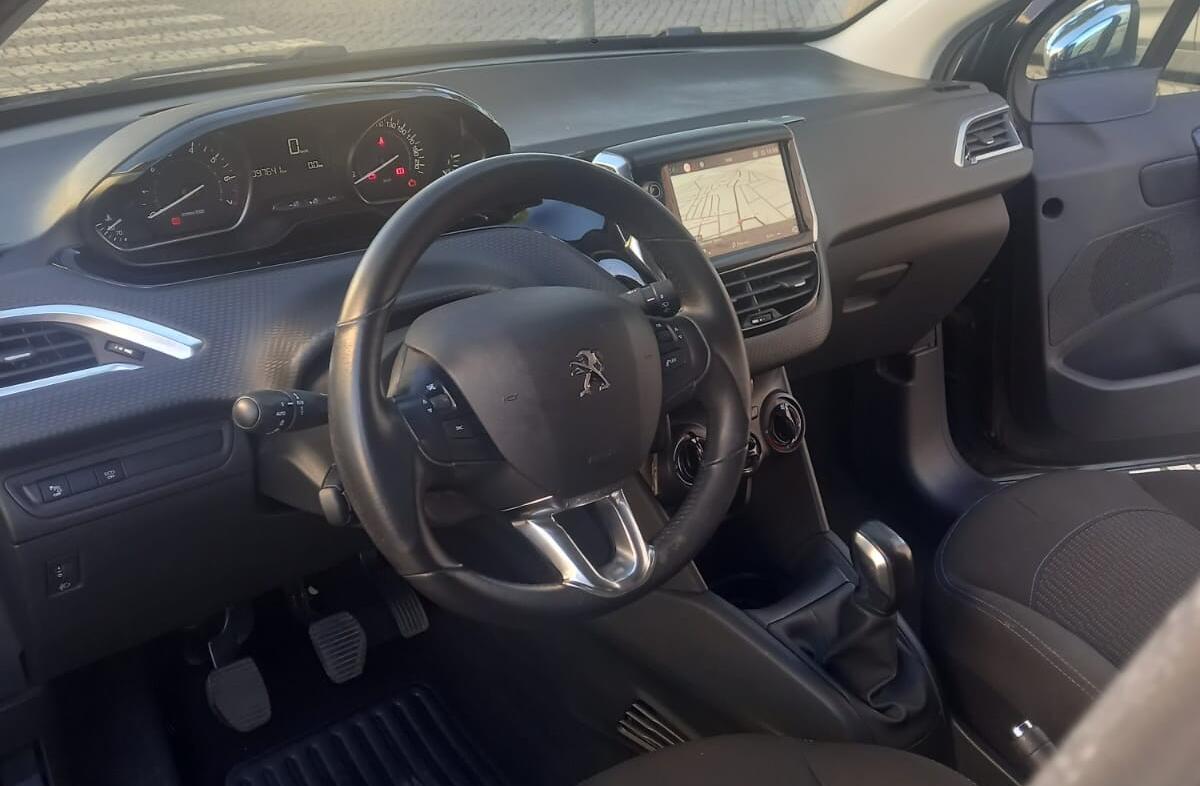 PEUGEOT 208 1.2 PureTech Signature