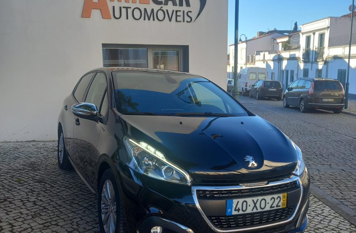 PEUGEOT 208 1.2 PureTech Signature