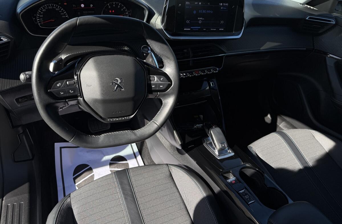 PEUGEOT 2008 1.2 PureTech Allure Pack EAT8