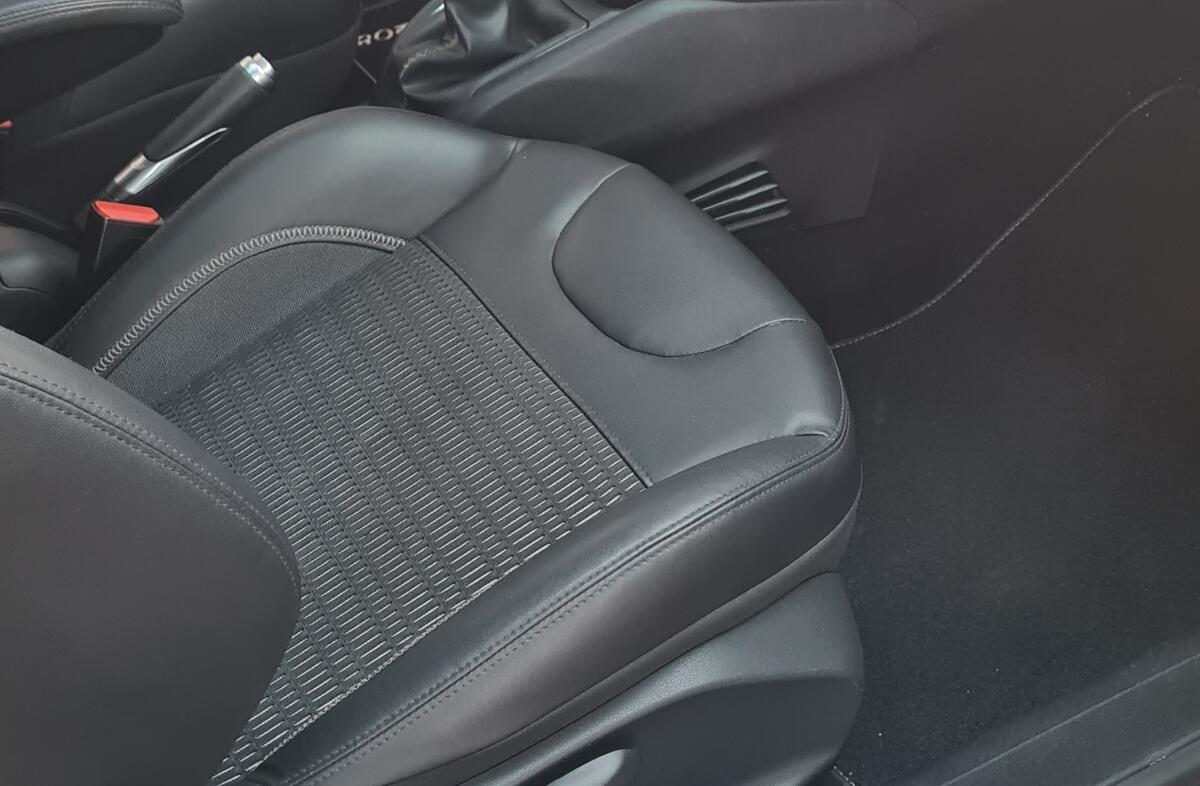 PEUGEOT 208 1.6 e-HDi Allure