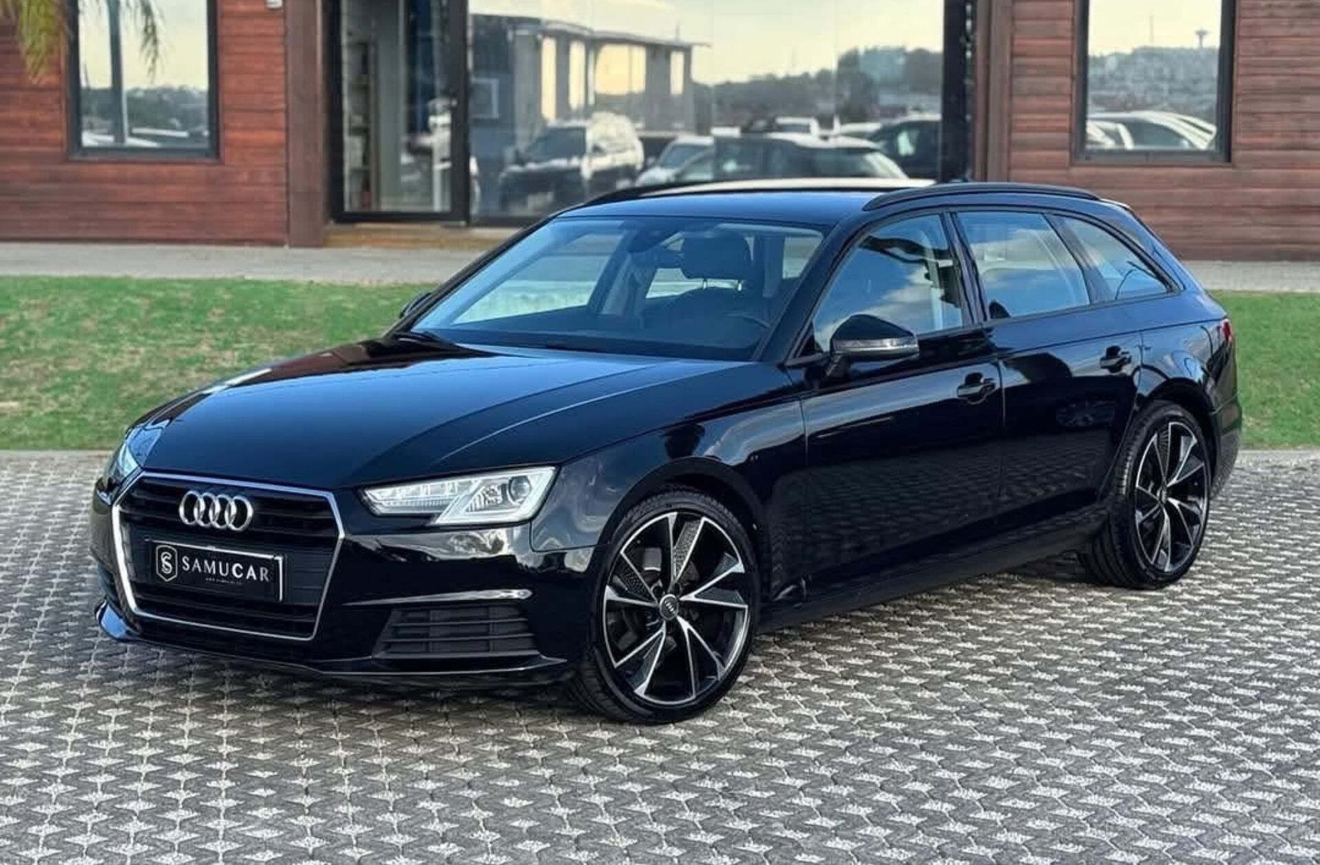 AUDI A4 2.0 TDI Design S tronic