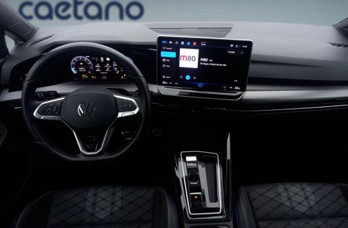 VOLKSWAGEN Golf 1.5 eTSI R-Line DSG