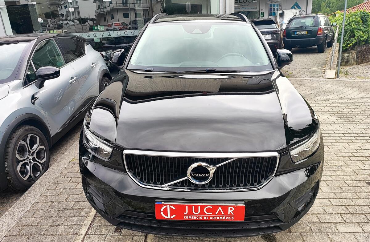 VOLVO XC40 2.0 D3 Momentum Core