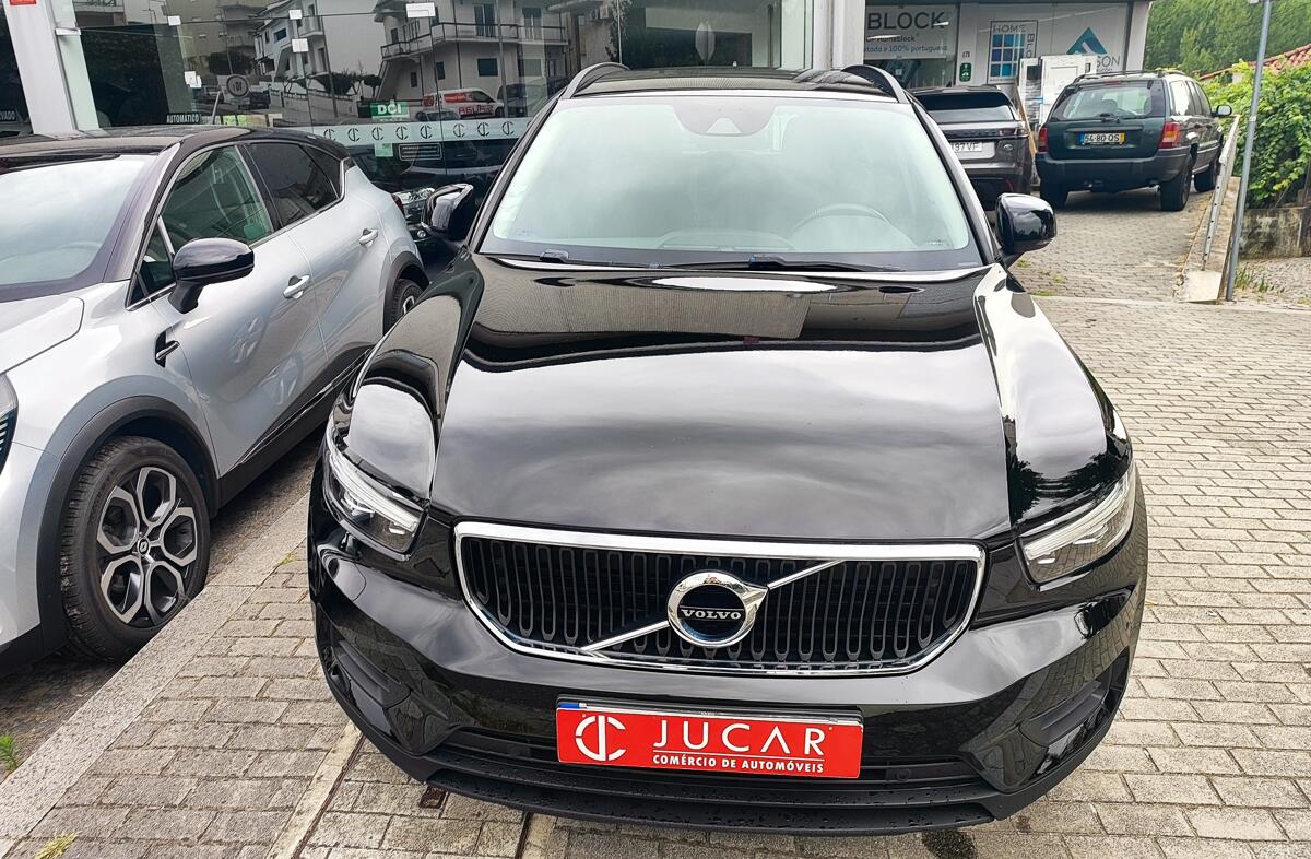 VOLVO XC40 2.0 D3 Momentum Core