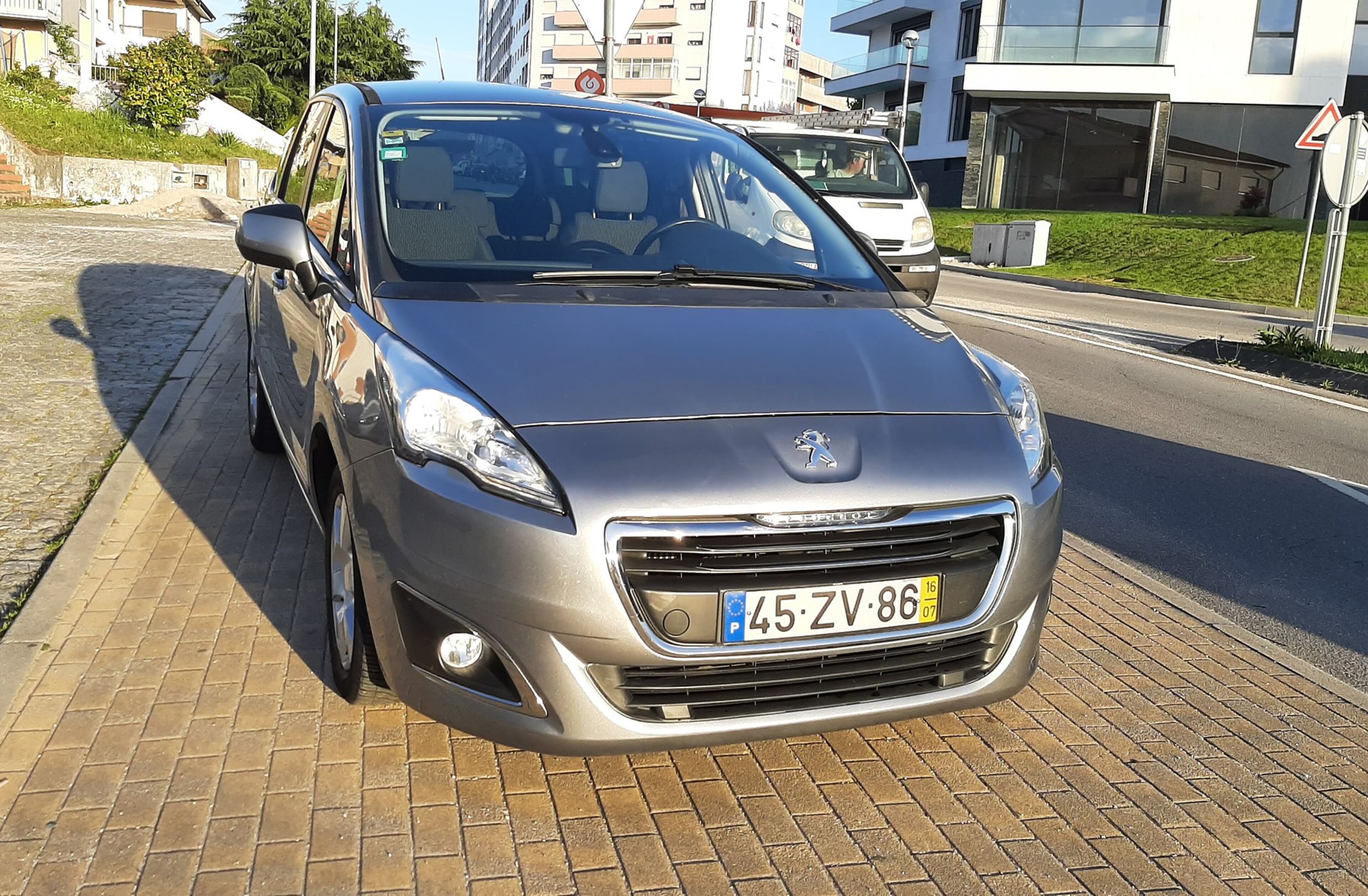 PEUGEOT 5008 BLUE HDI ALLURE