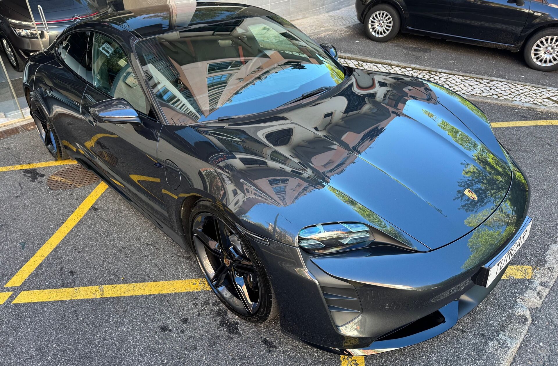 PORSCHE Taycan Turbo