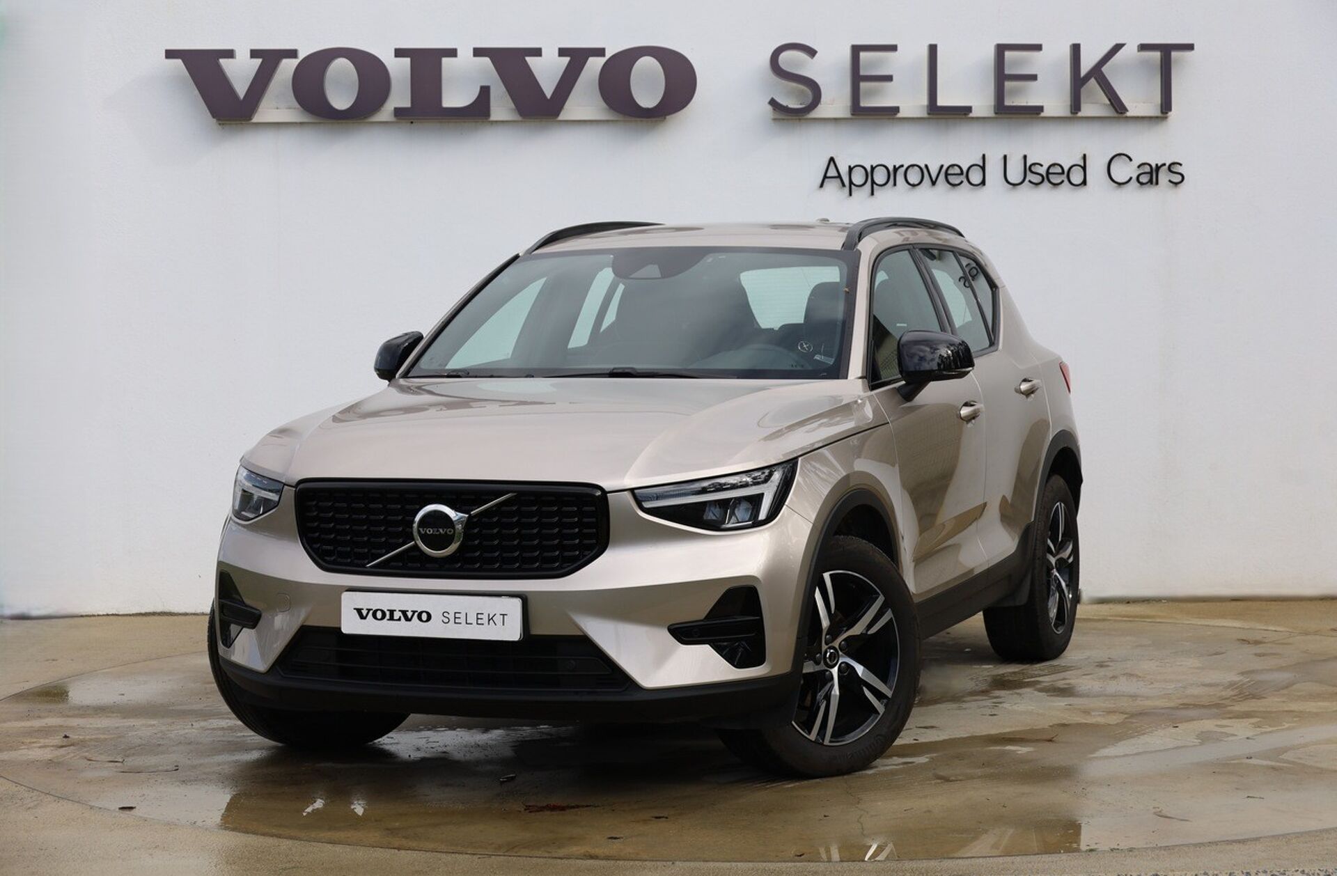 VOLVO XC40 1.5 T2 Plus Dark Auto