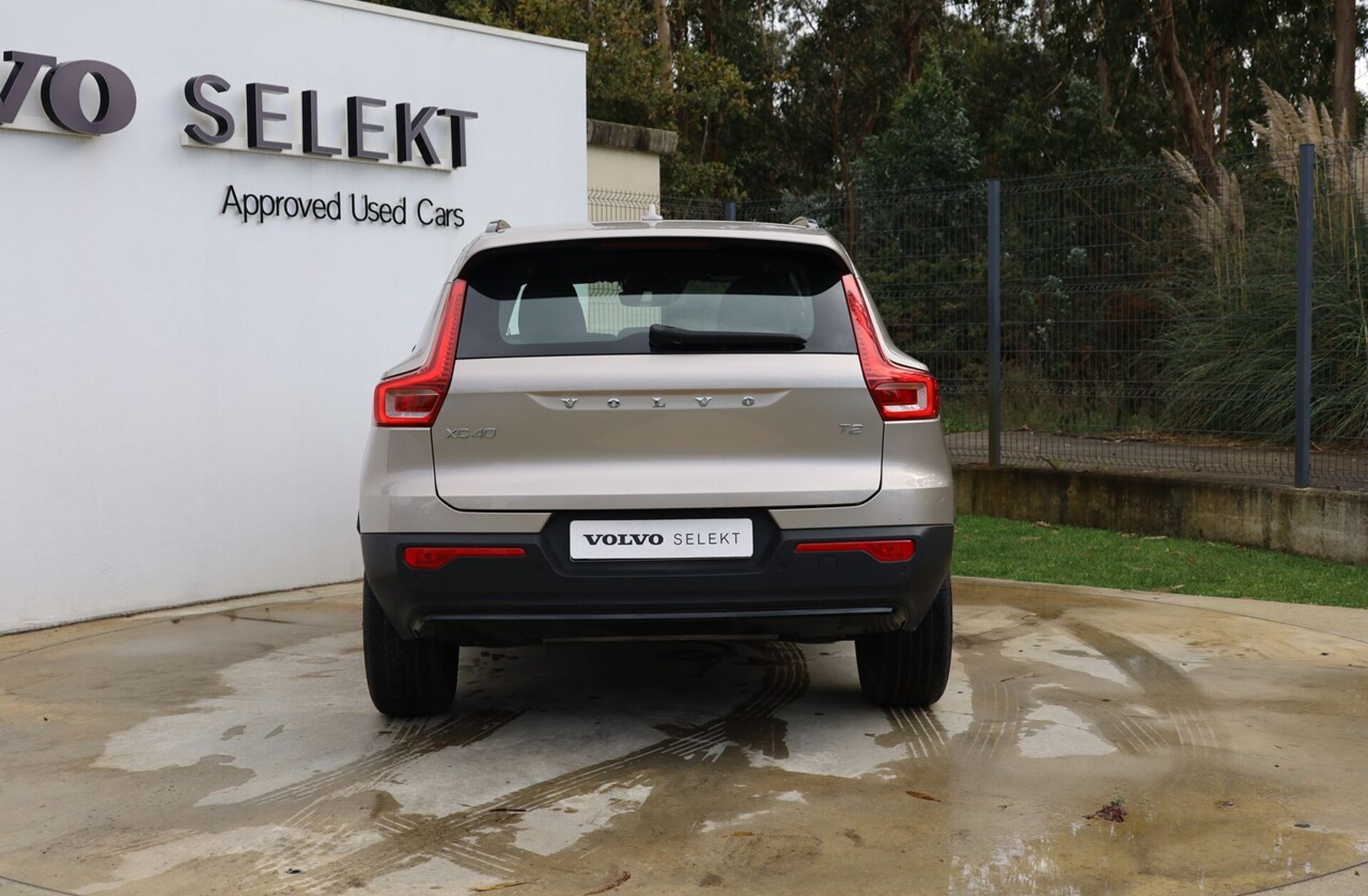 VOLVO XC40 1.5 T2 Plus Dark Auto