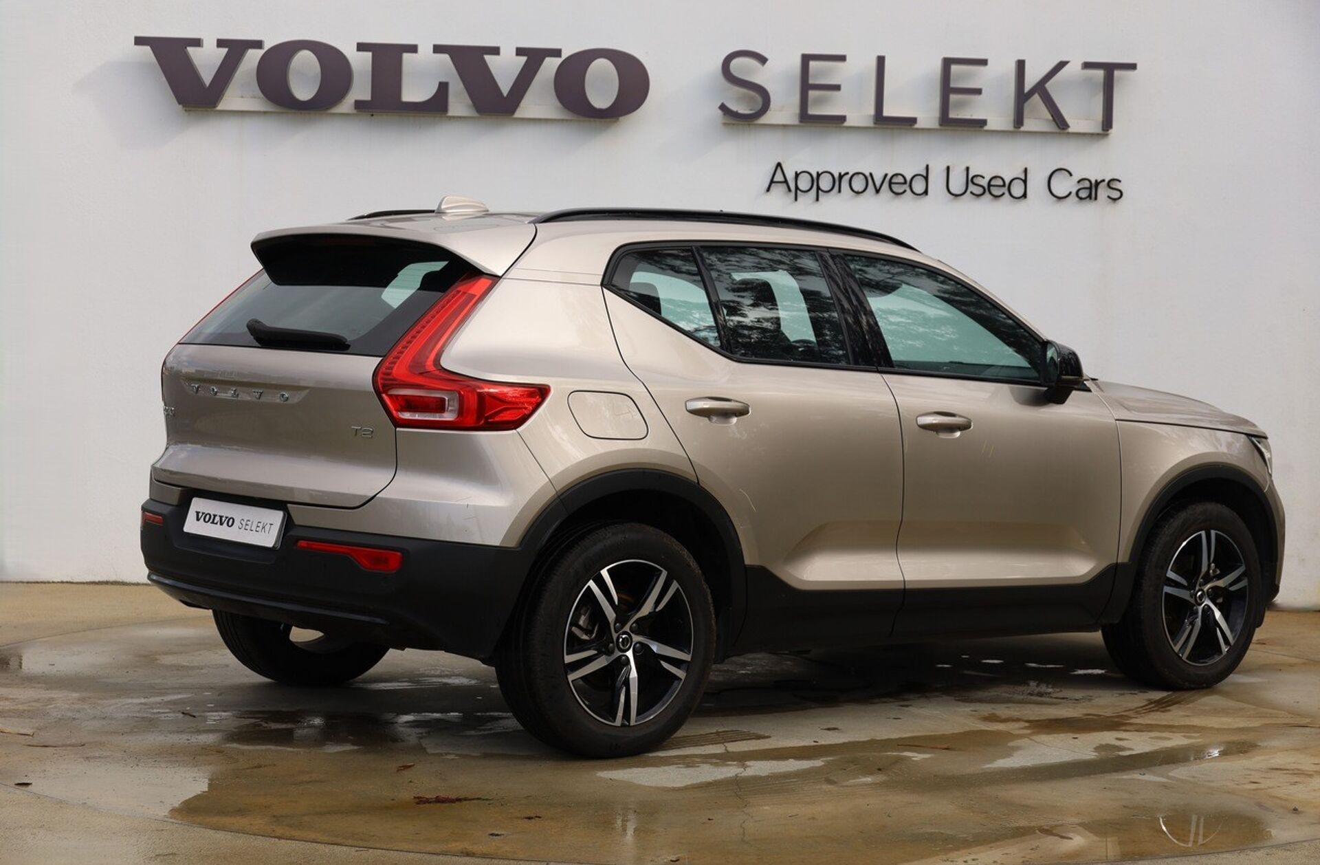 VOLVO XC40 1.5 T2 Plus Dark Auto
