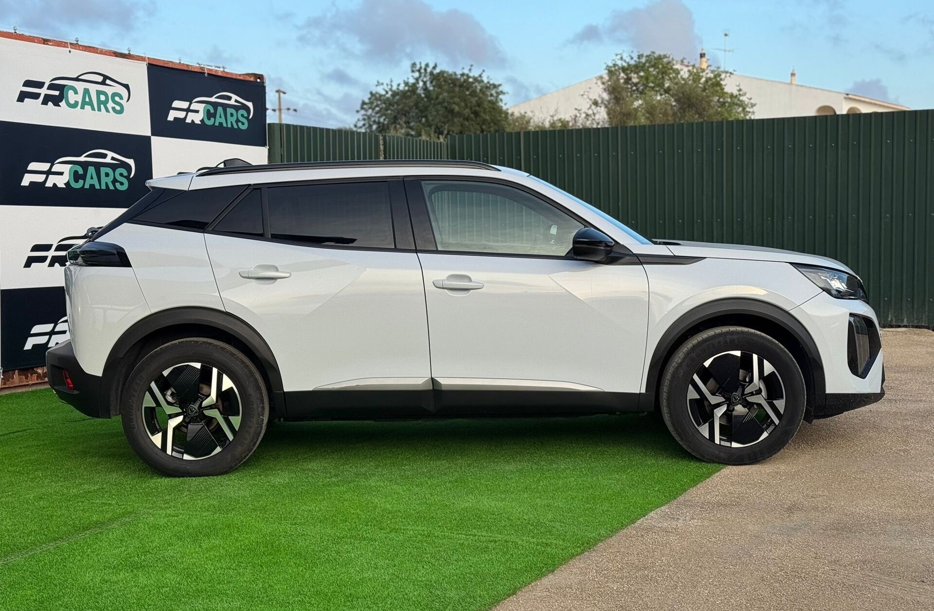 PEUGEOT 2008 1.2 PureTech Allure EAT8