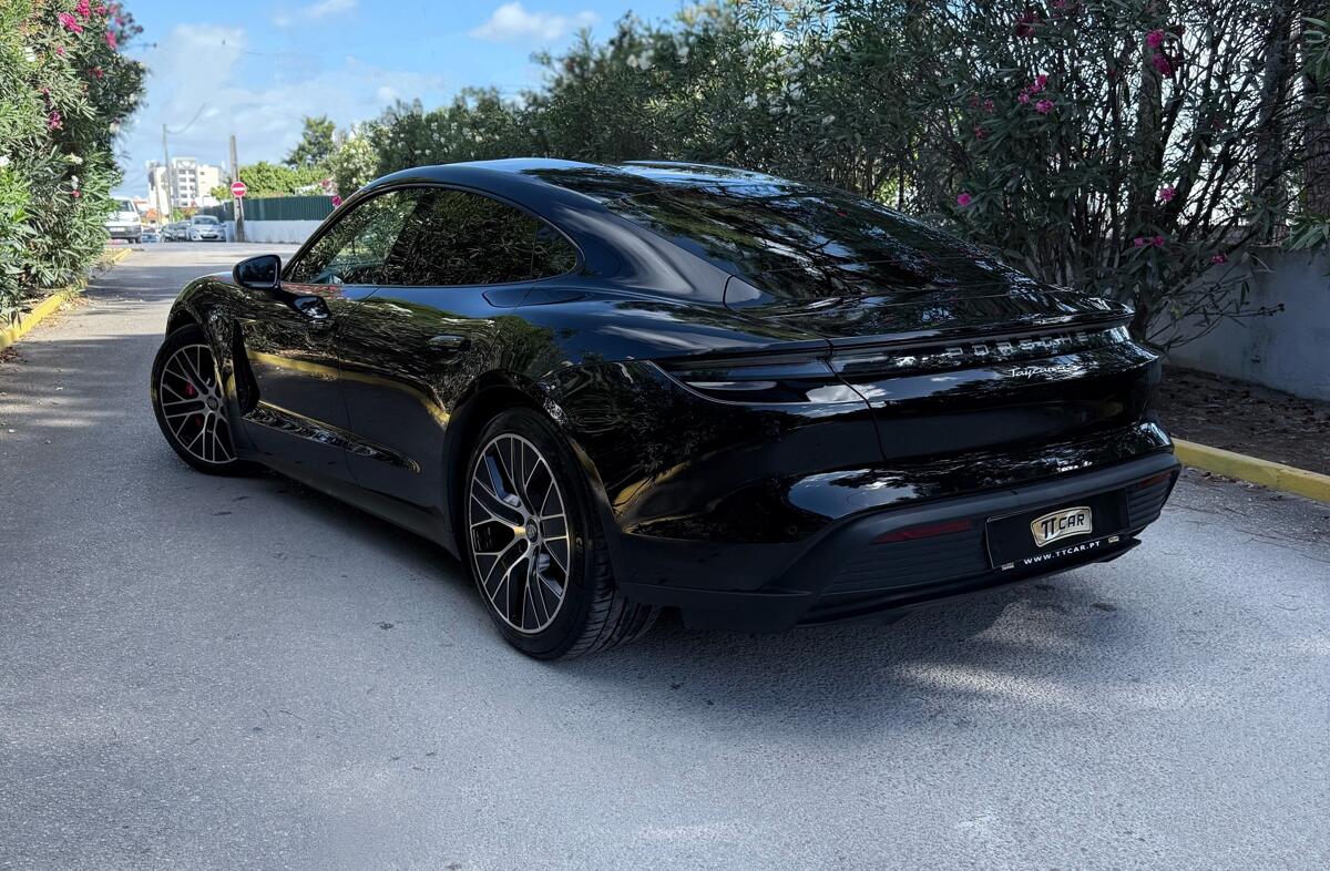 PORSCHE Taycan 4S