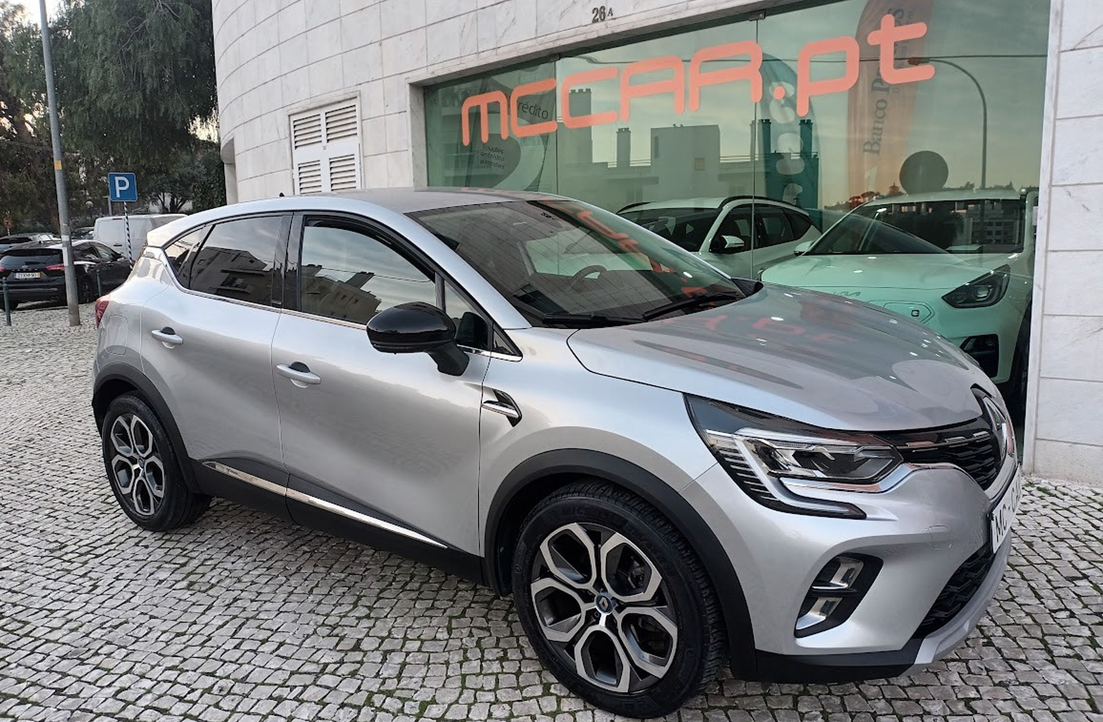 RENAULT Captur 1.6 E-Tech Plug-In Intens