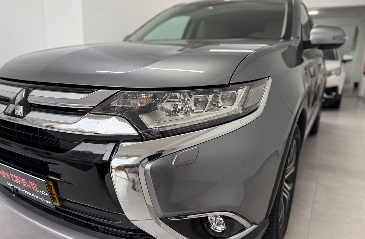 MITSUBISHI Outlander 2.2 DI-D Instyle Navi