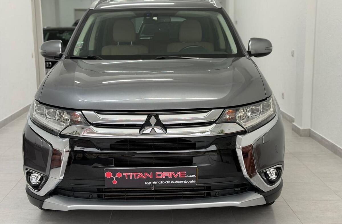 MITSUBISHI Outlander 2.2 DI-D Instyle Navi