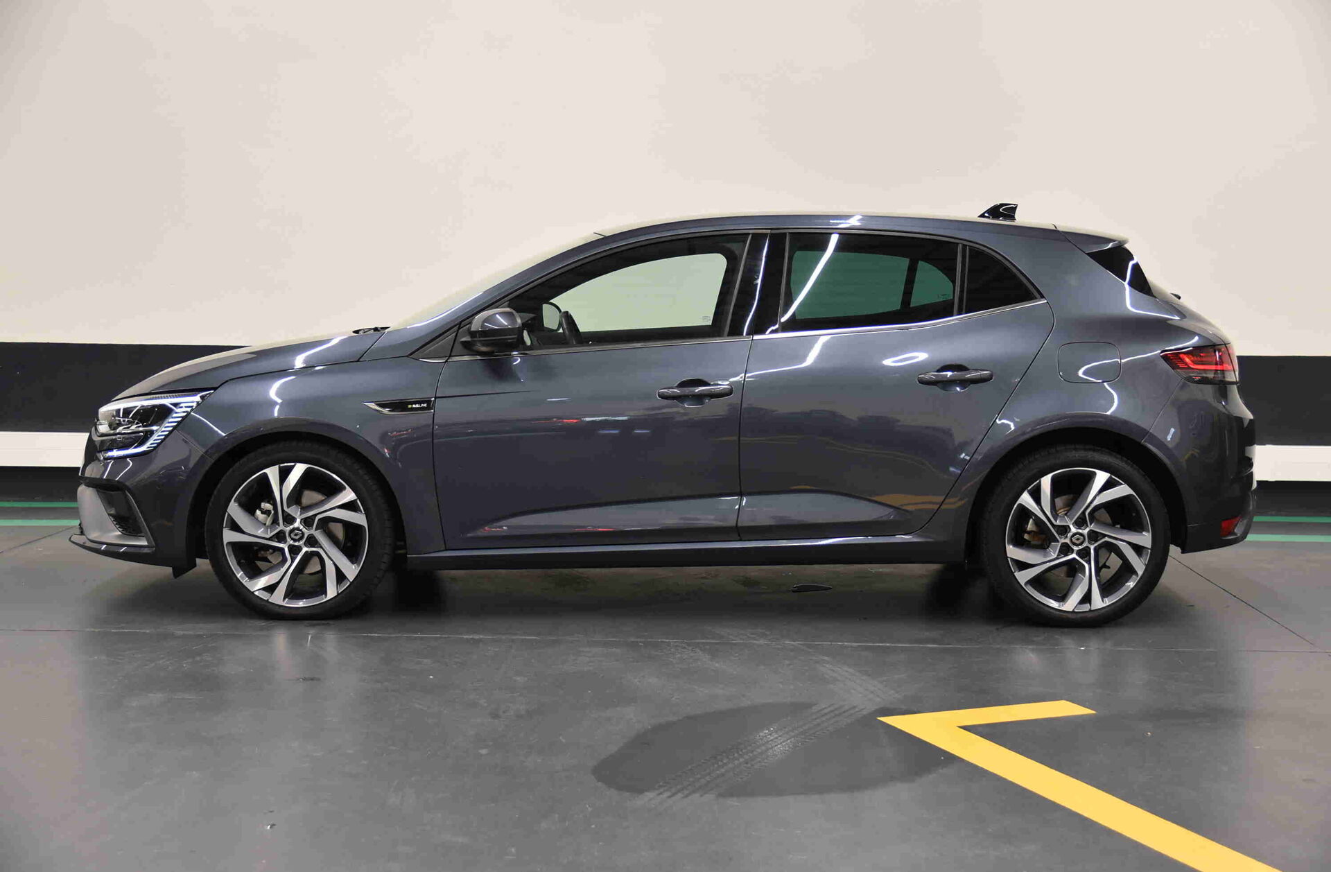 RENAULT Mégane 1.6 E-Tech Plug-In Hybrid R.S. Line