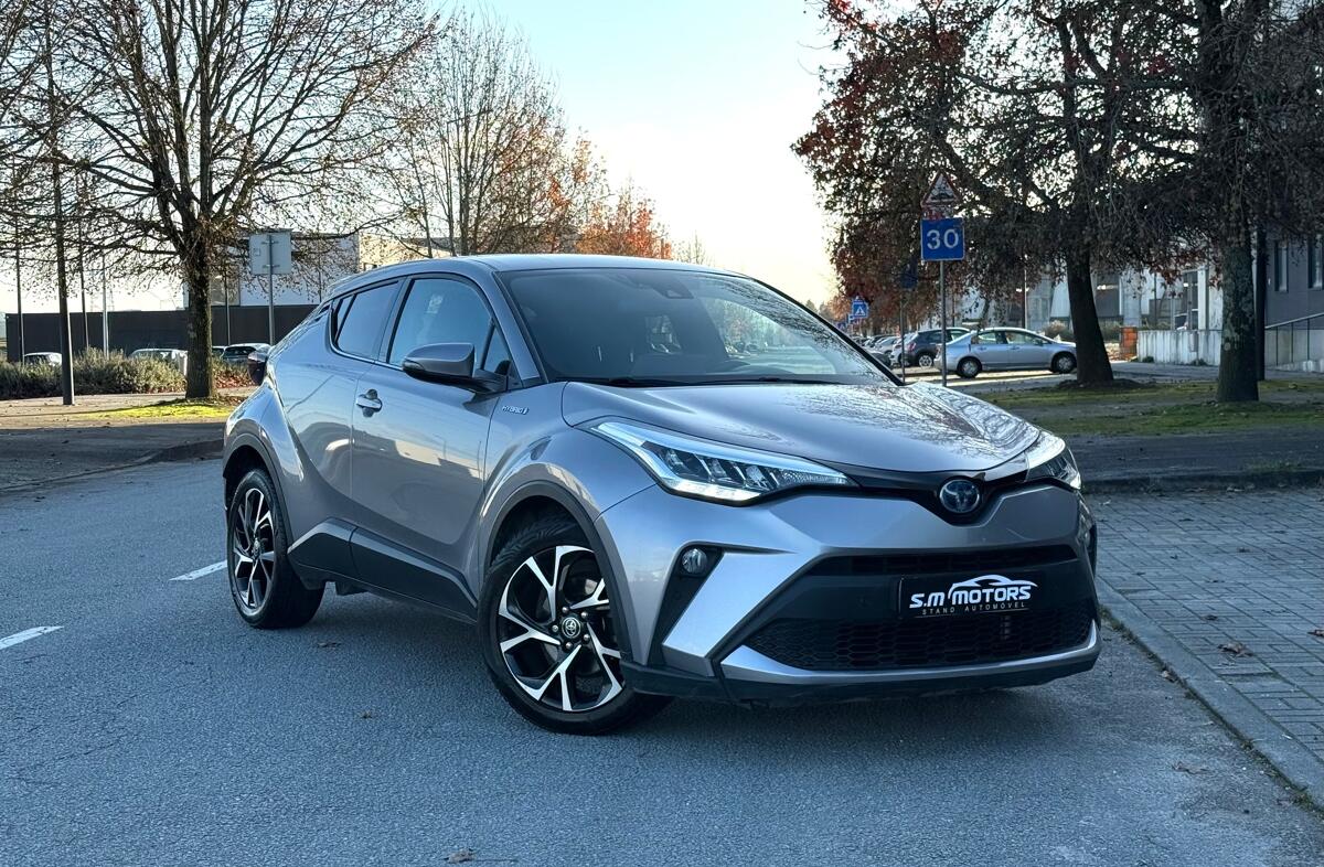 TOYOTA C-HR 1.8 Hybrid Square Collection
