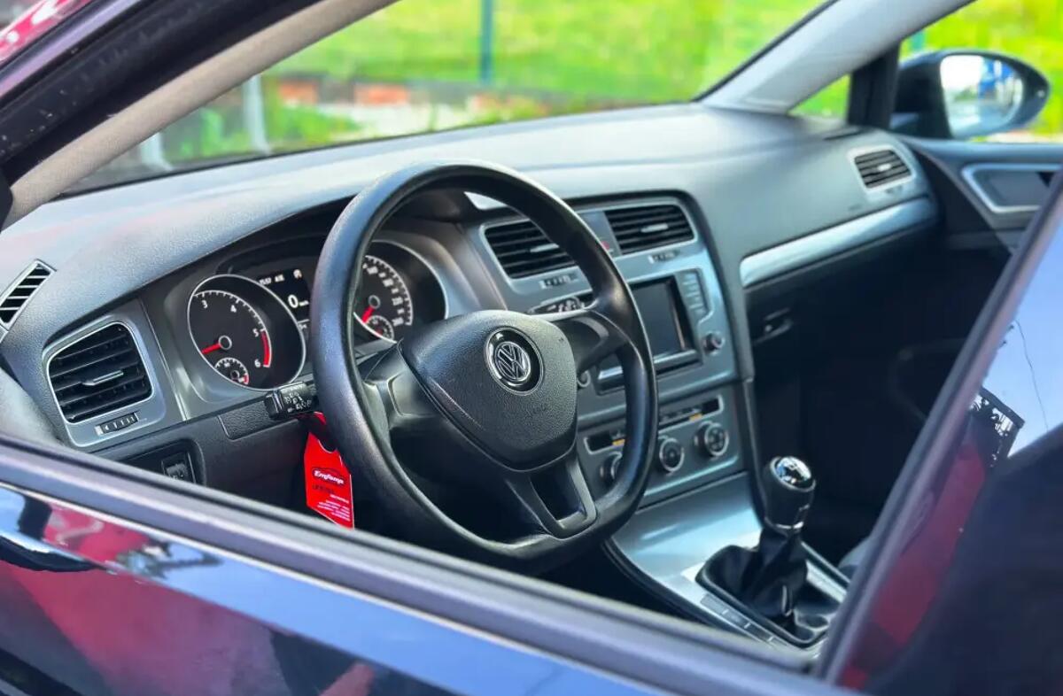 VOLKSWAGEN Golf 1.6 TDi BlueMotion Confortline