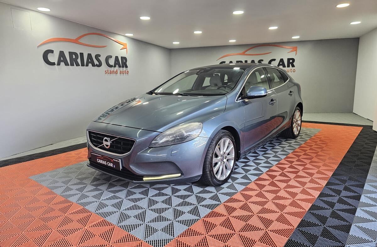 VOLVO V40 1.6 D2 Momentum