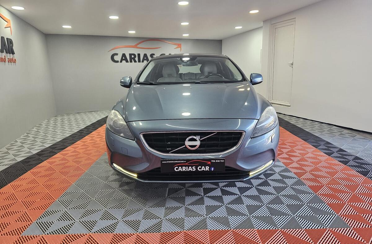 VOLVO V40 1.6 D2 Momentum