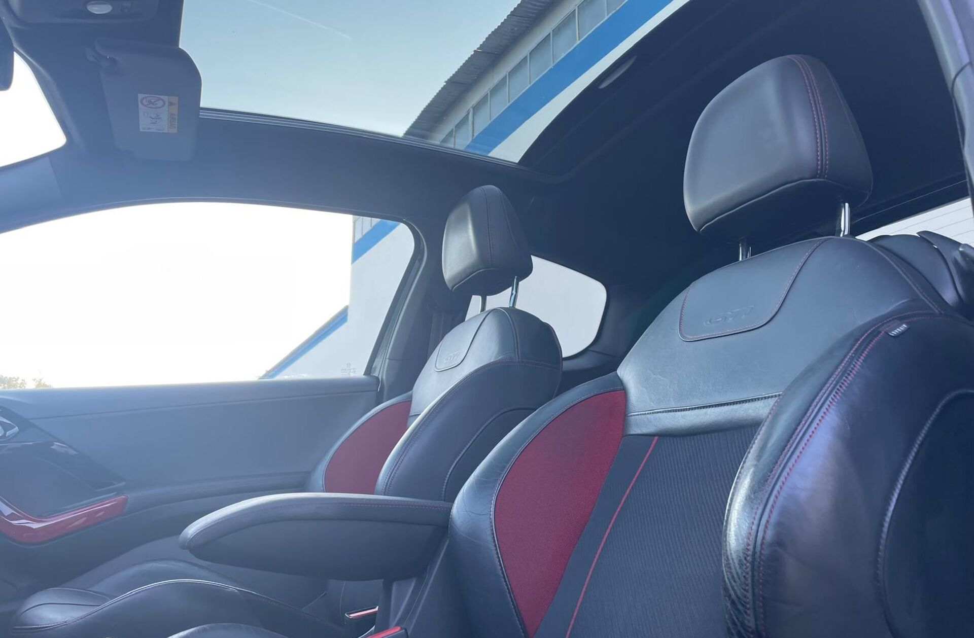 PEUGEOT 208 1.6 THP GTi