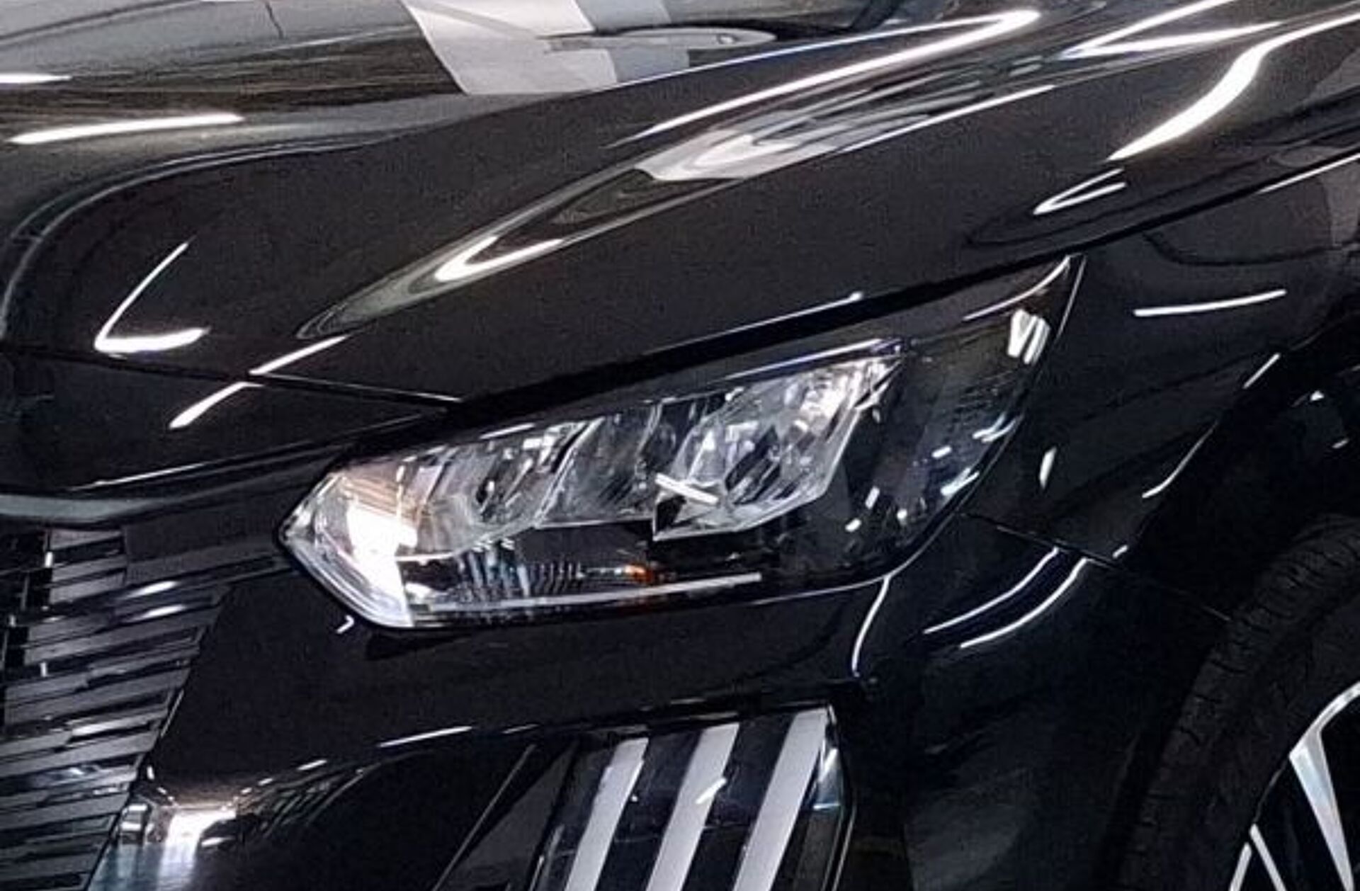 PEUGEOT 208 1.2 Hybrid Allure e-DCS6