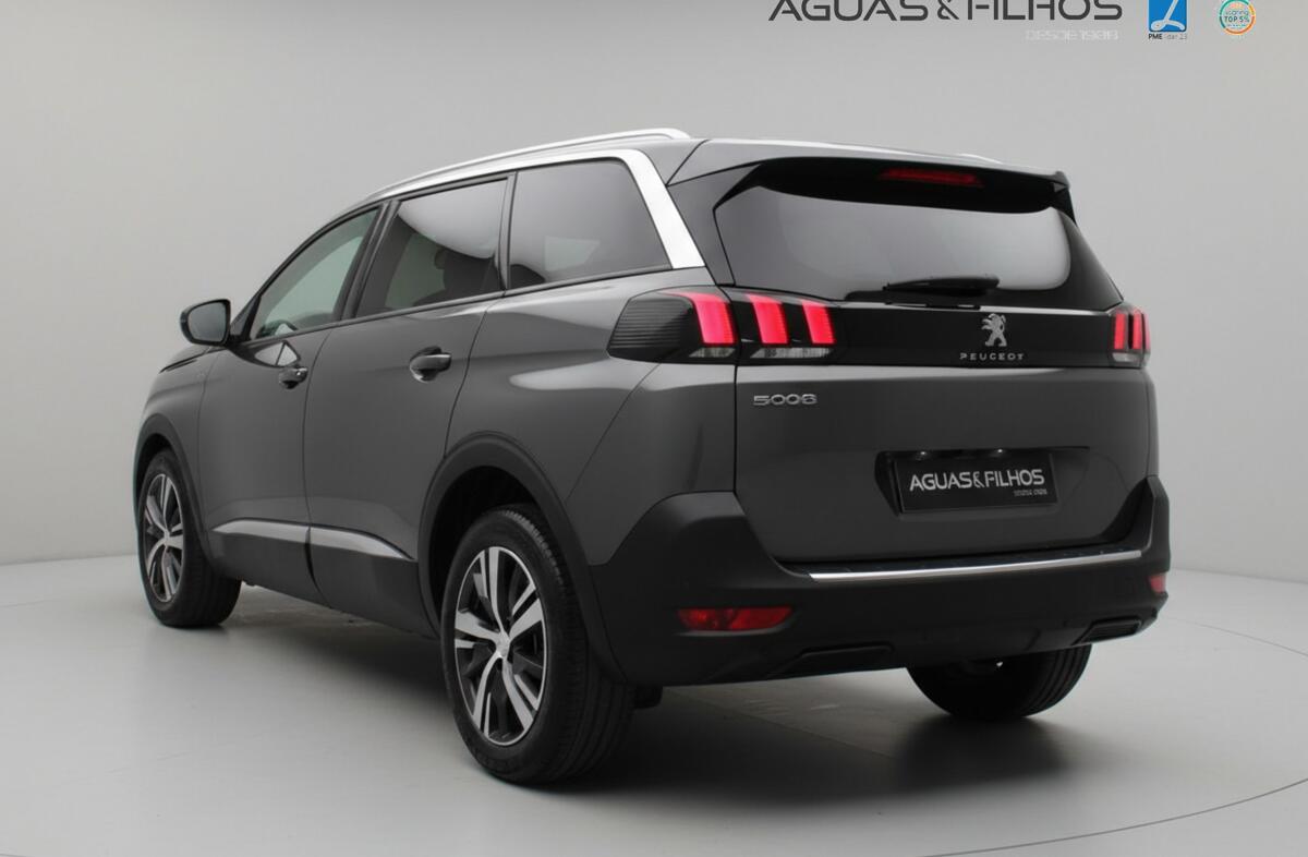 PEUGEOT 5008 1.2 PureTech Allure Pack EAT8