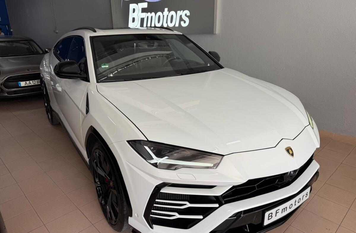 LAMBORGHINI Urus 4.0 V8