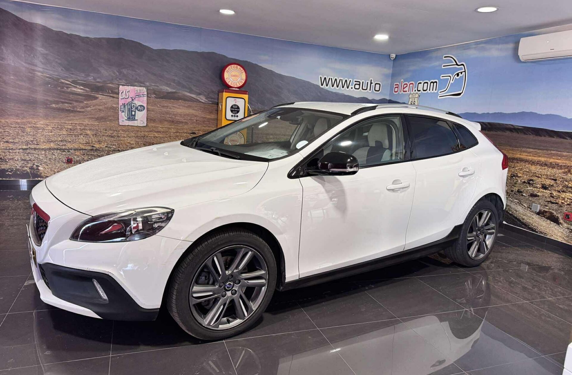 VOLVO V40 2.0 D4 Momentum