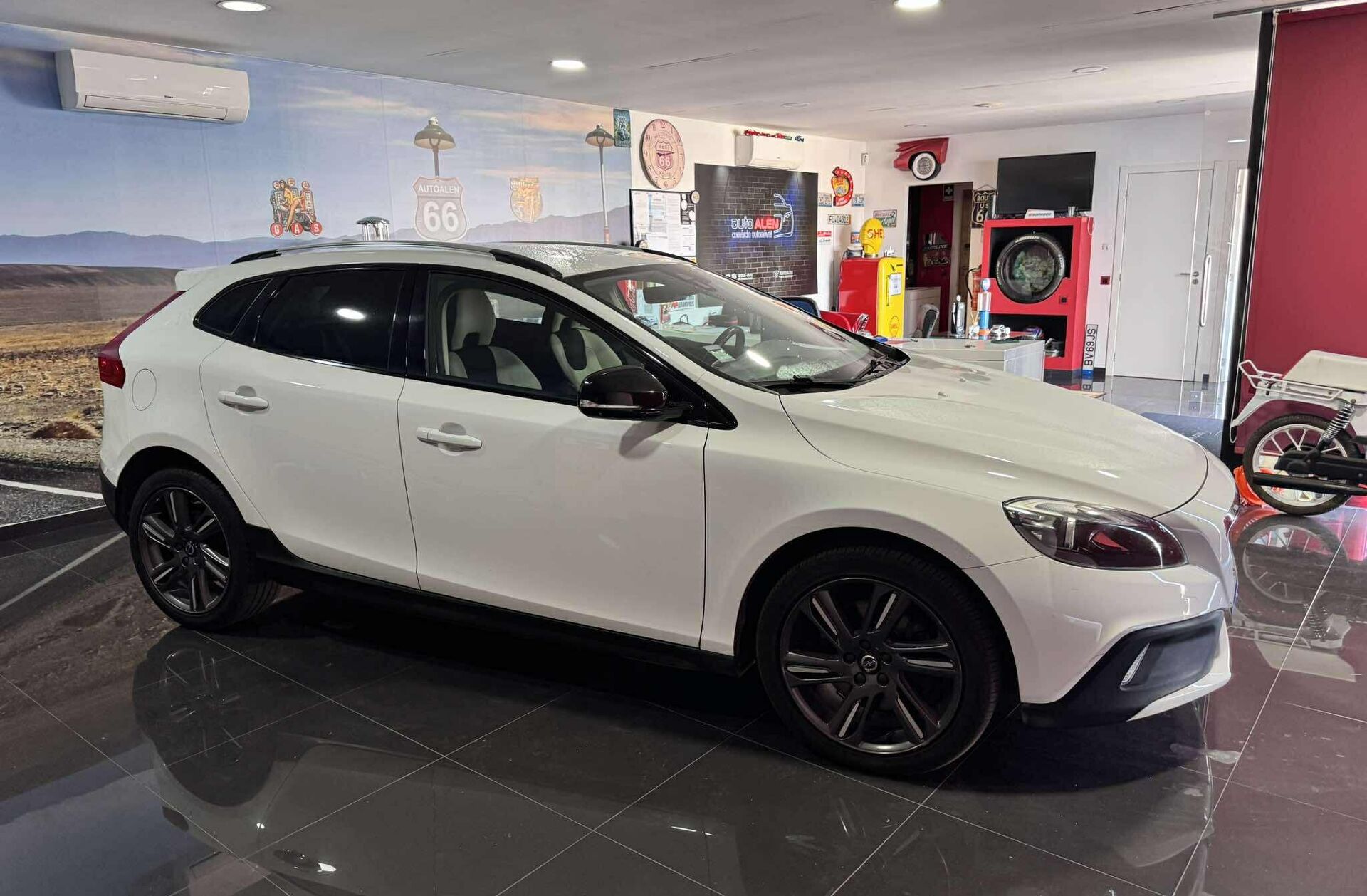 VOLVO V40 2.0 D4 Momentum