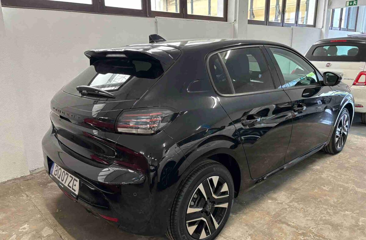 PEUGEOT 208 1.2 Hybrid Allure e-DCS6