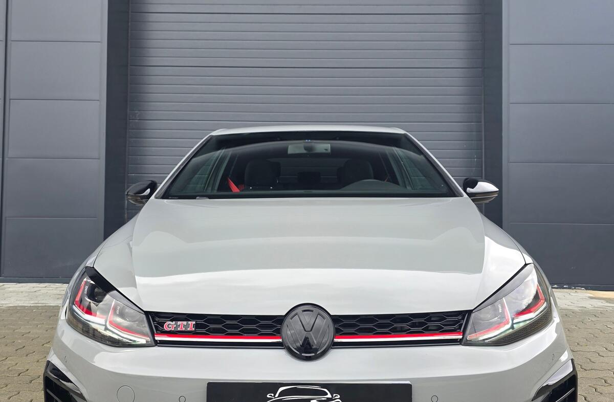 VOLKSWAGEN Golf 1.6 TDi Highline